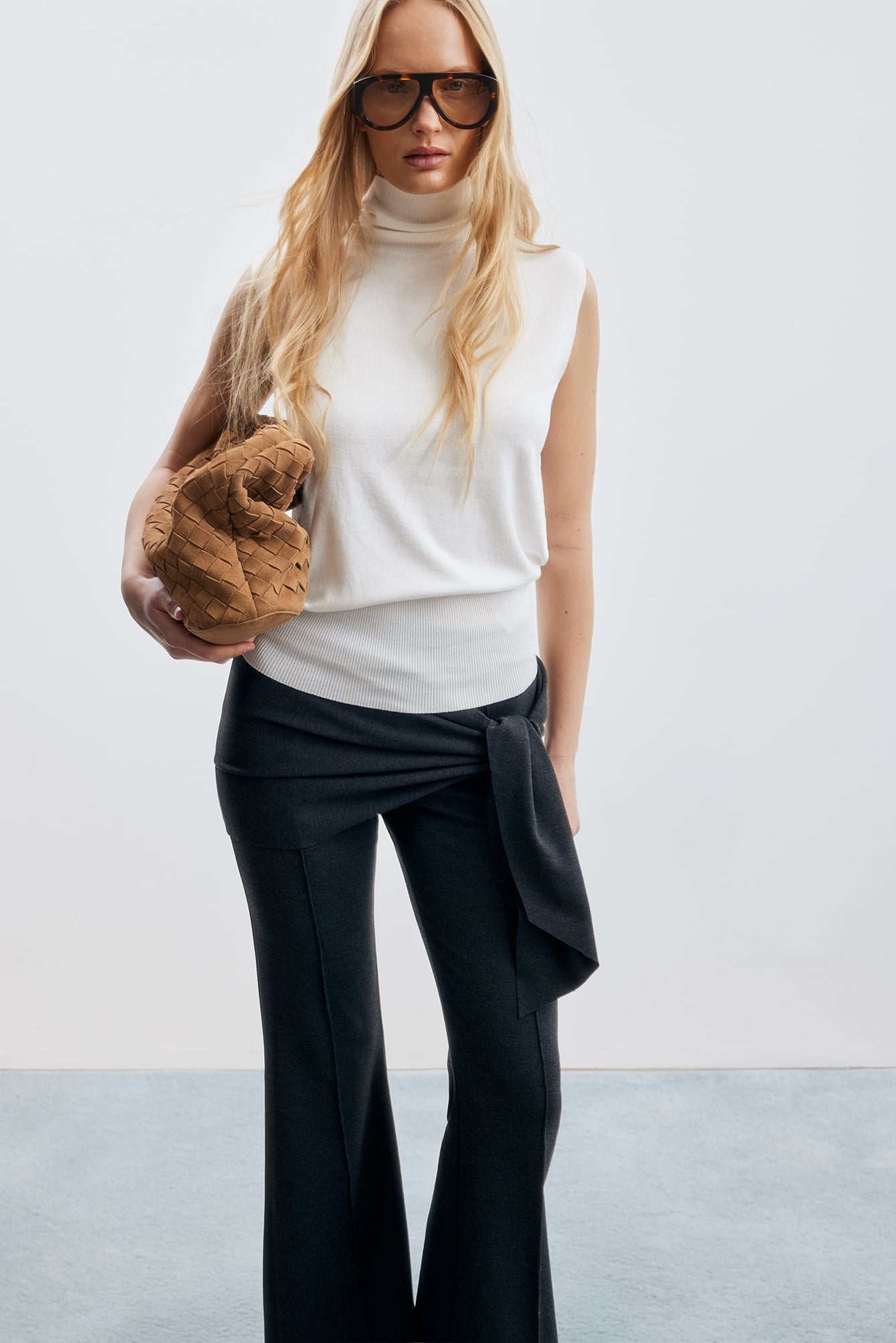 Gebreide mouwloze top met hoge halslijn - Gebreide Tops - Gebroken wit - M - NA-KD / NAKD