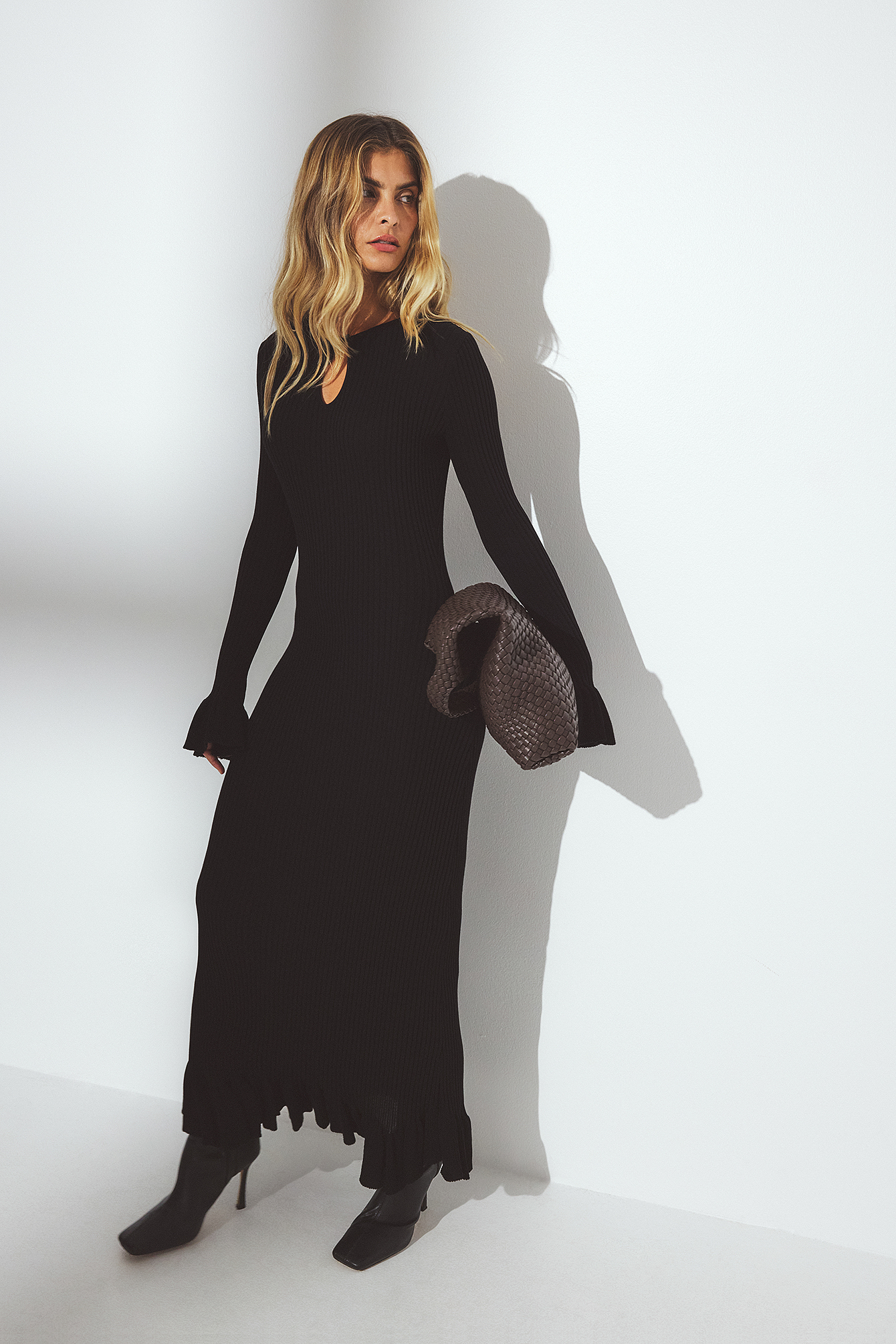 NA-KD Knitted Keyhole Frill Midi Dress - Fall Dresses - Black - M (EU 38-40) - NA-KD / NAKD