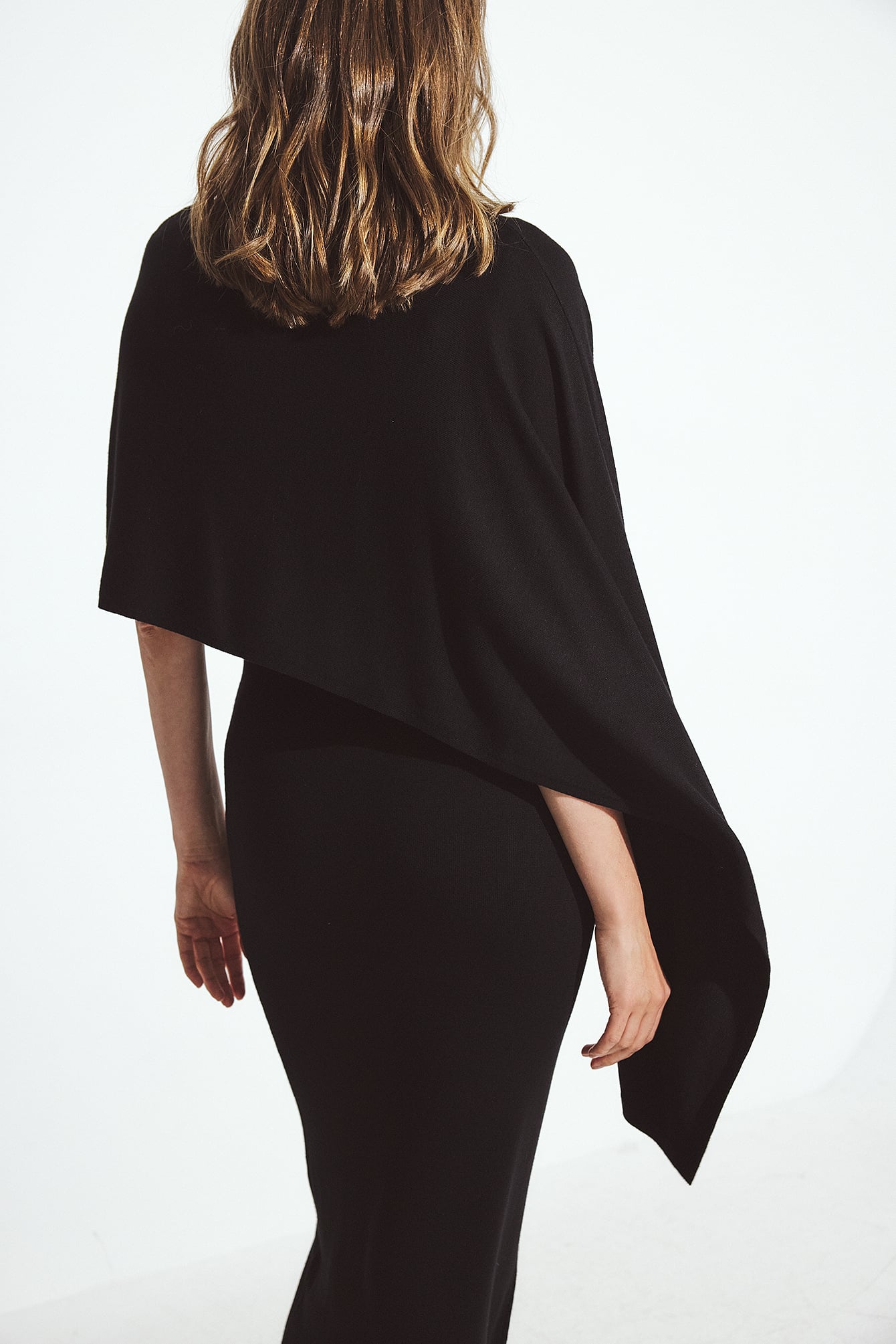 JanniDelerXNaKd Knitted Poncho Midi Dress - Knitted Dresses - Black - S (EU 34-36) - NA-KD / NAKD