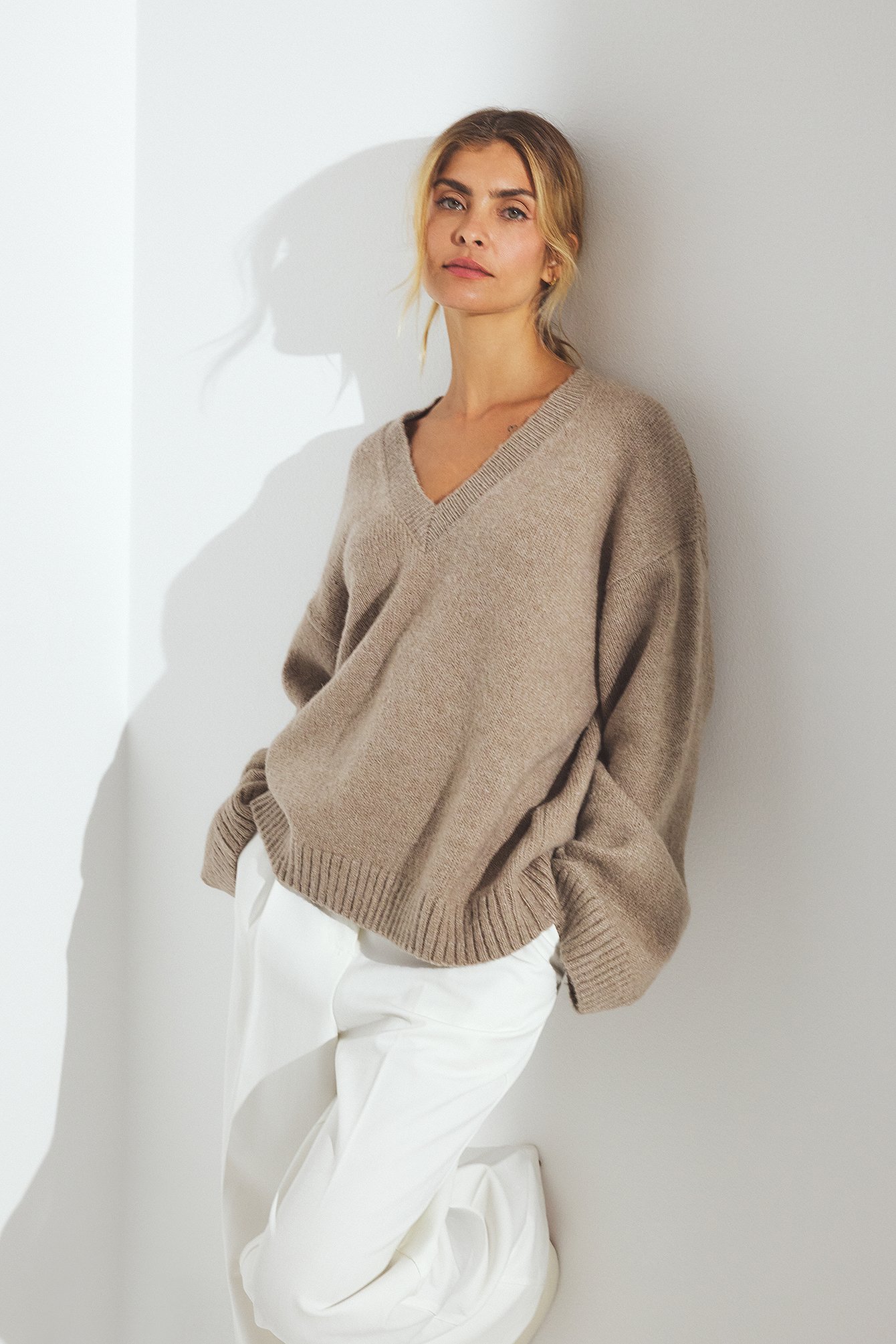 Pull en maille de laine à col en V