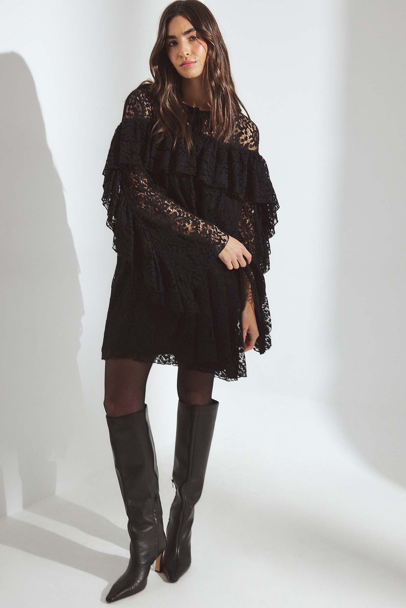 NA-KD Robe courte en dentelle à volants et manches longues - Robes de fête - Noir - EU 32 - NA-KD / NAKD