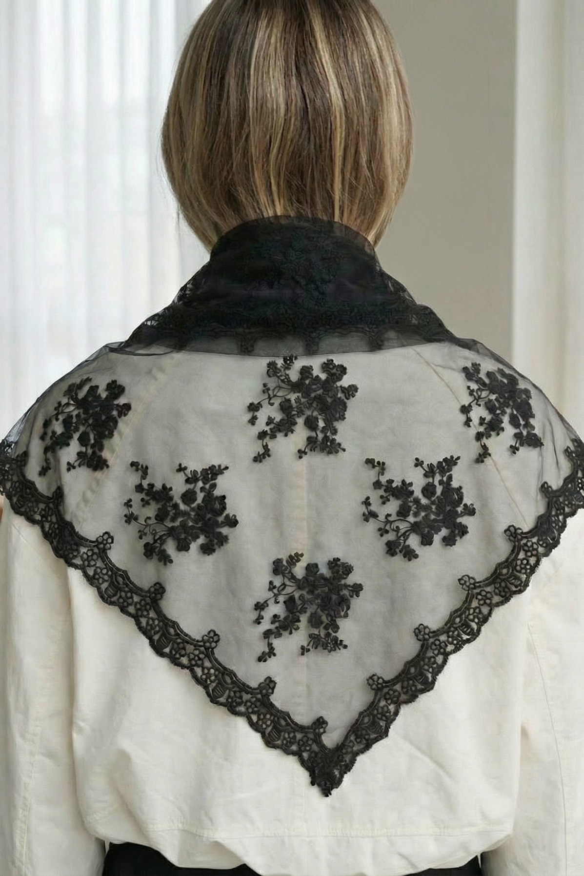 - Trekantet skjerf med blonder - Sjal & skjerf - Svart - One Size - NA-KD / NAKD