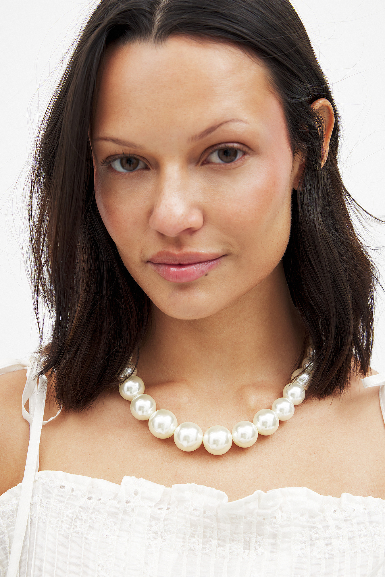 Large Pearl Necklace White NA KD large-pearl-necklace-white-na-kd