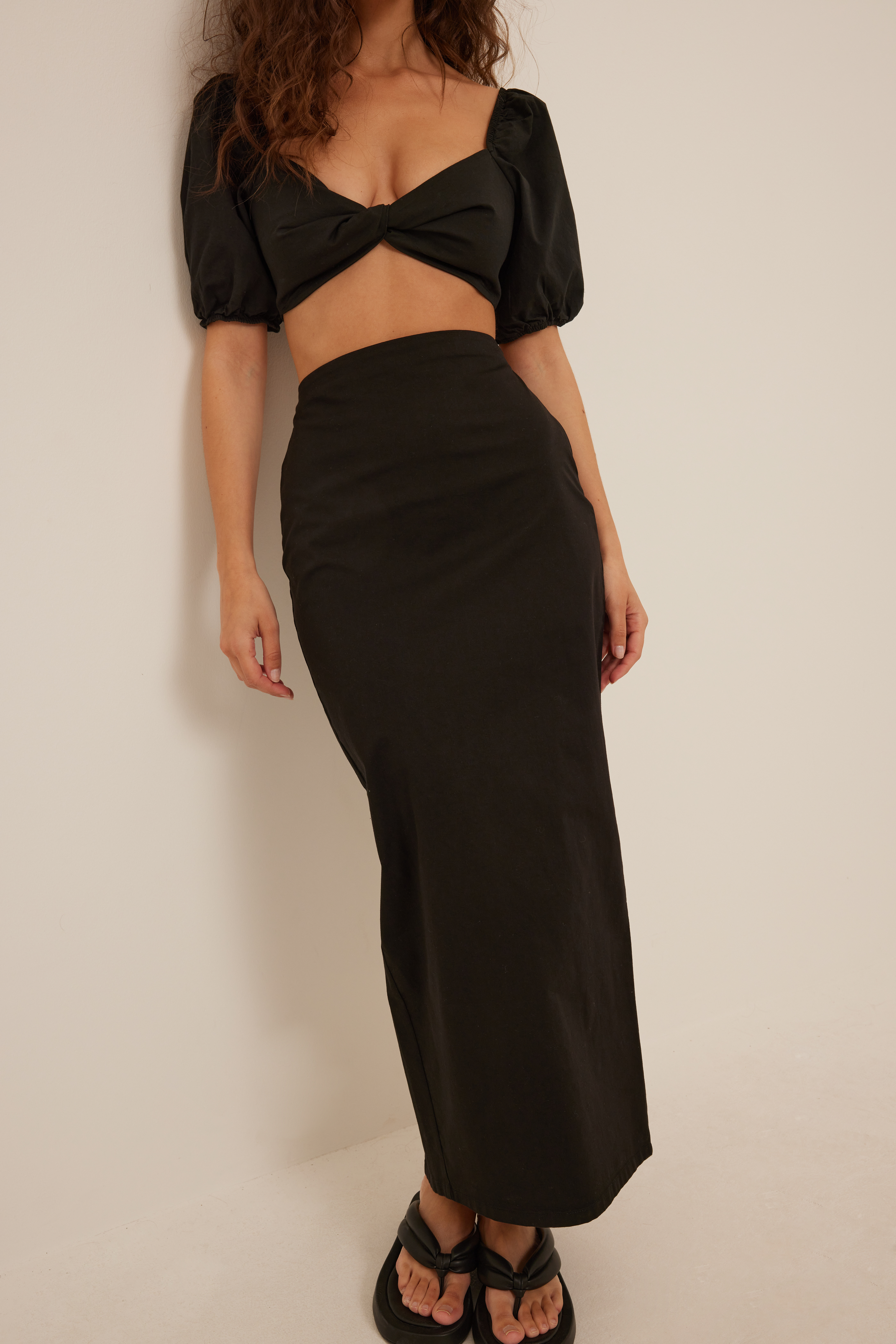 Lauren Lewis x NA-KD Long Slit Detail Skirt - Black