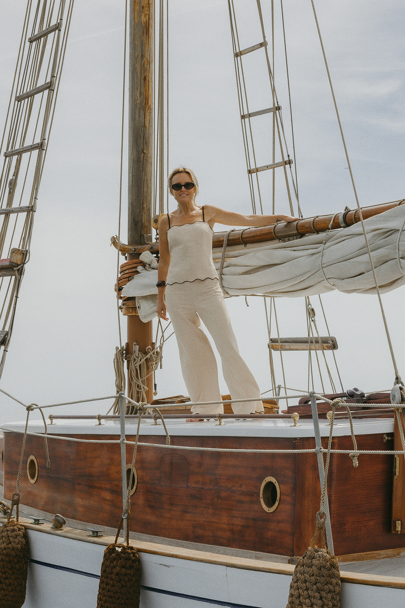 Sofi Fahrman Engelbert x NA-KD Linen Blend Scallop Edge Trousers - Linen Trousers - Beige - EU 34 - NA-KD / NAKD