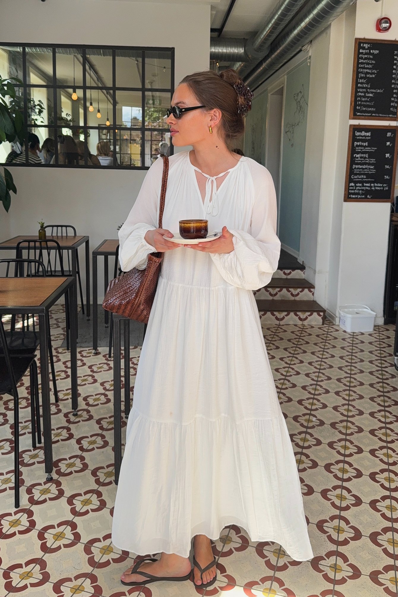 Structured Flowy Maxi Dress White NA-KD