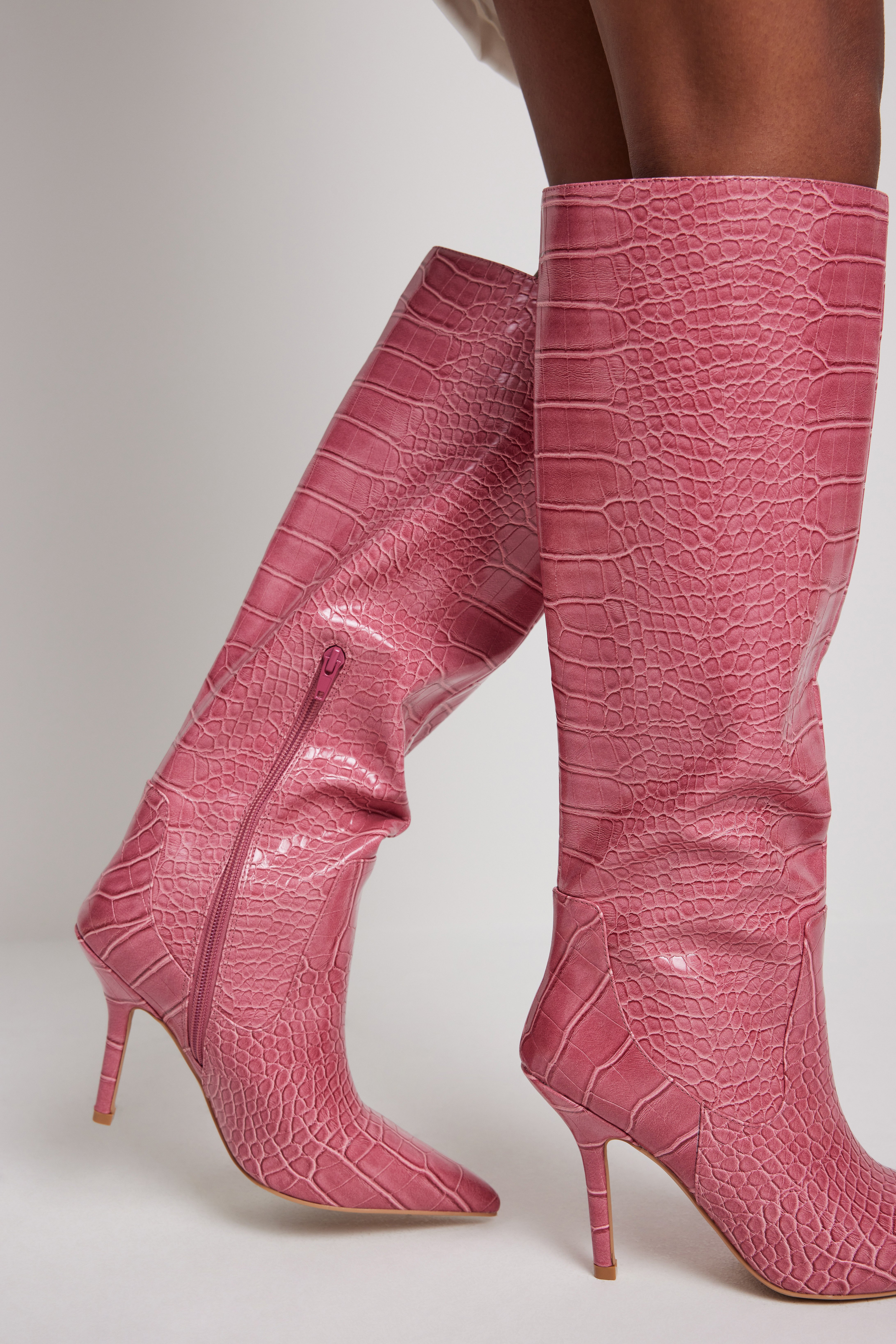 Pink Stiletto-Stiefel mit losem Schaft