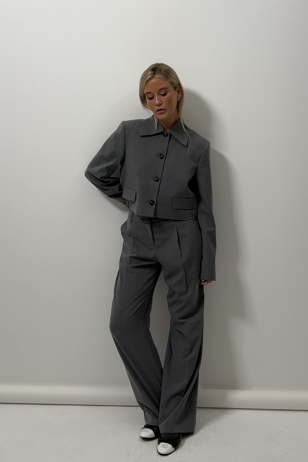 Low waist trousers