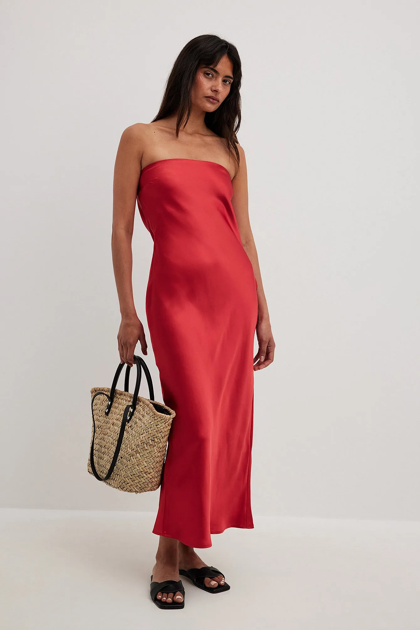 https://www.na-kd.com/globalassets/magazine/what-colour-shoes-with-a-red-dress-a-styling-guide/satin_bandeau_midi_dress-1795-000031-00044495_01c.jpg?ref=01F693AEF7