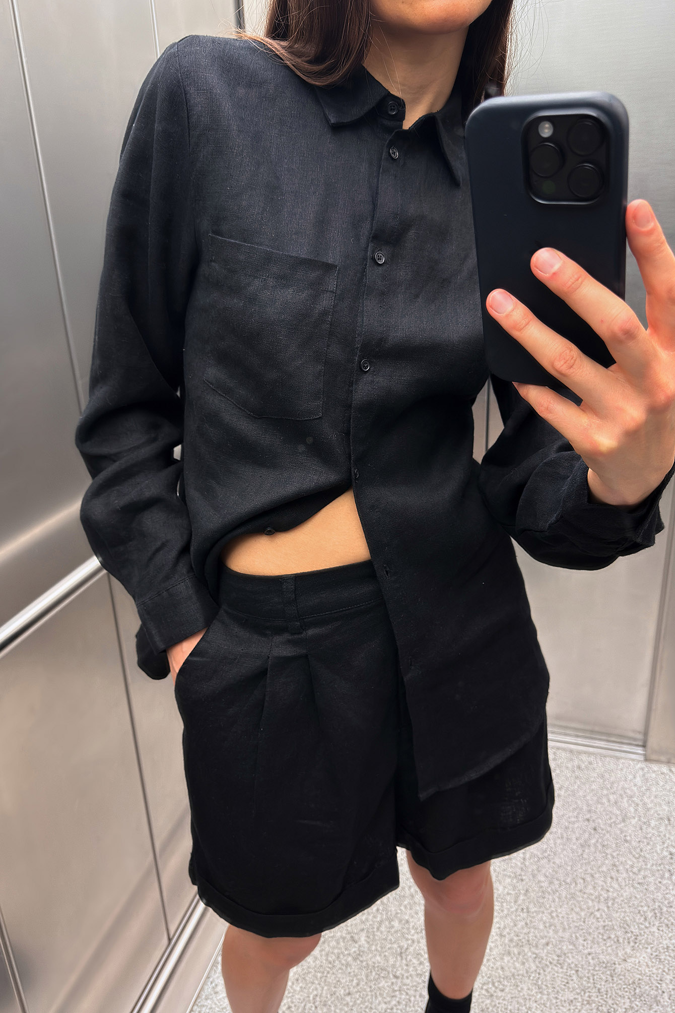 Linneshorts black — shorts med fickor från NA-KD