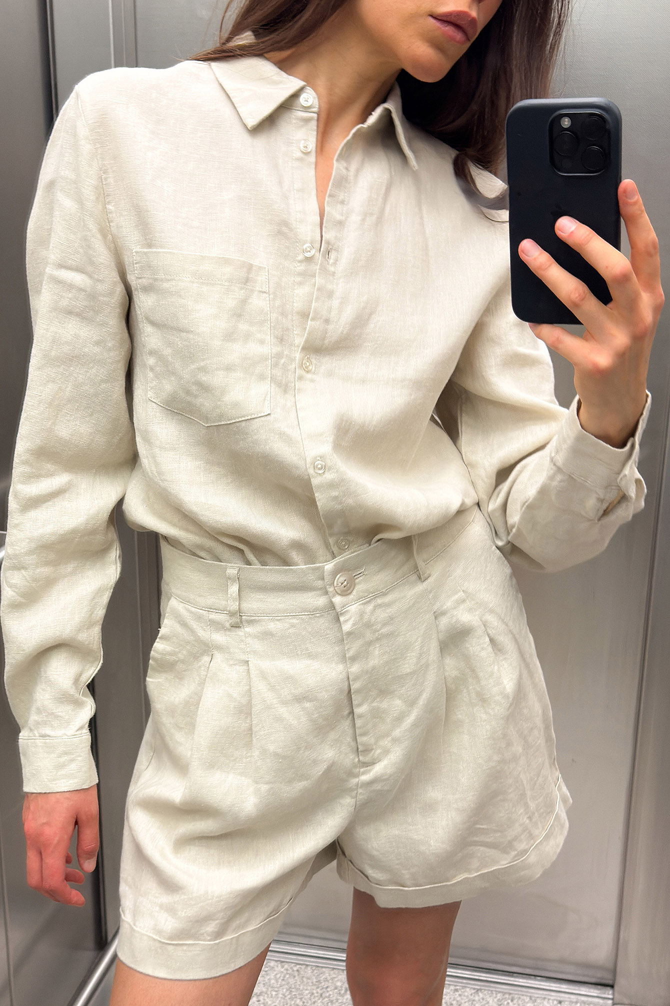 Linneshorts beige — shorts med fickor från NA-KD