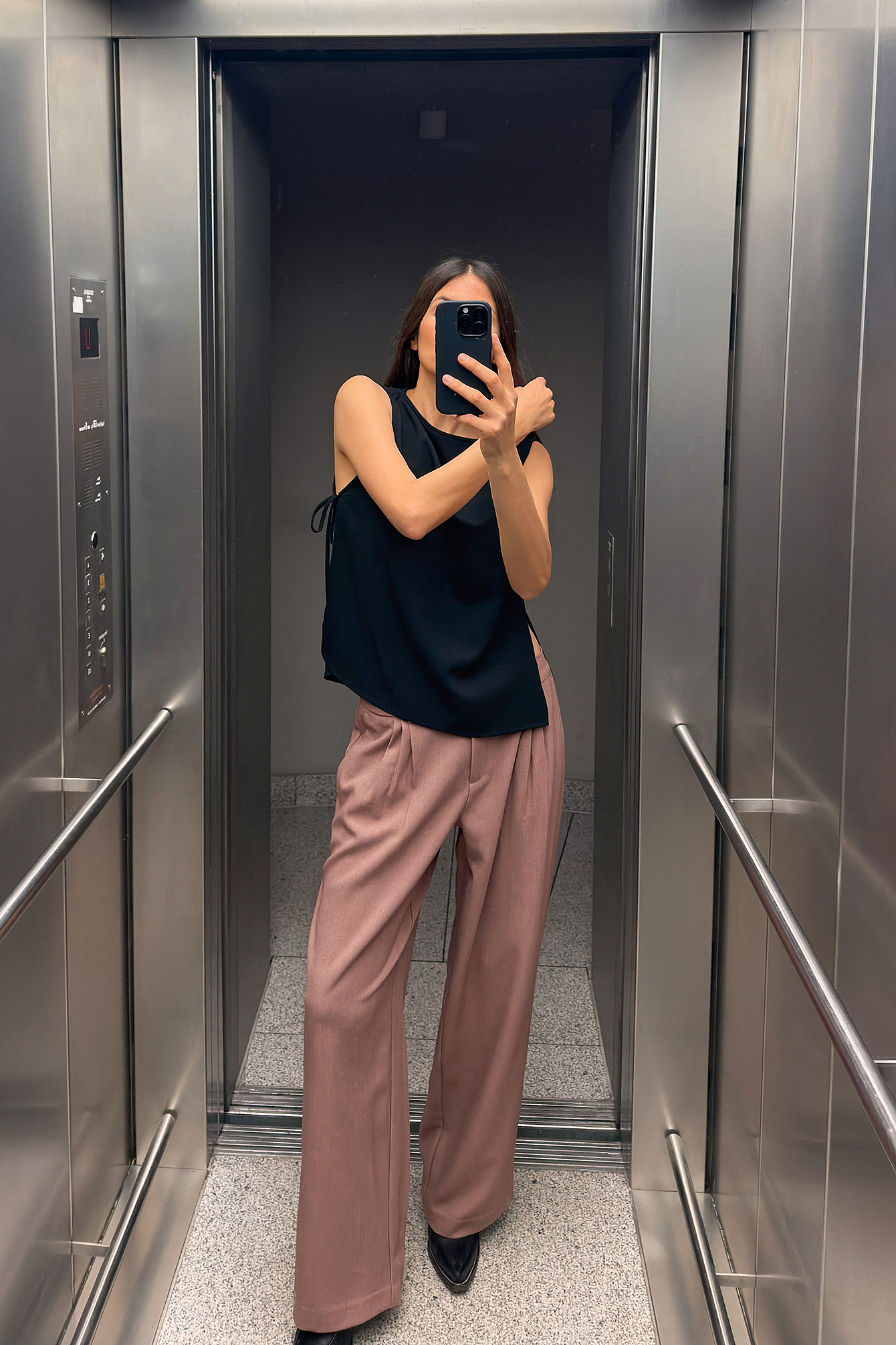 Wide pink trousers