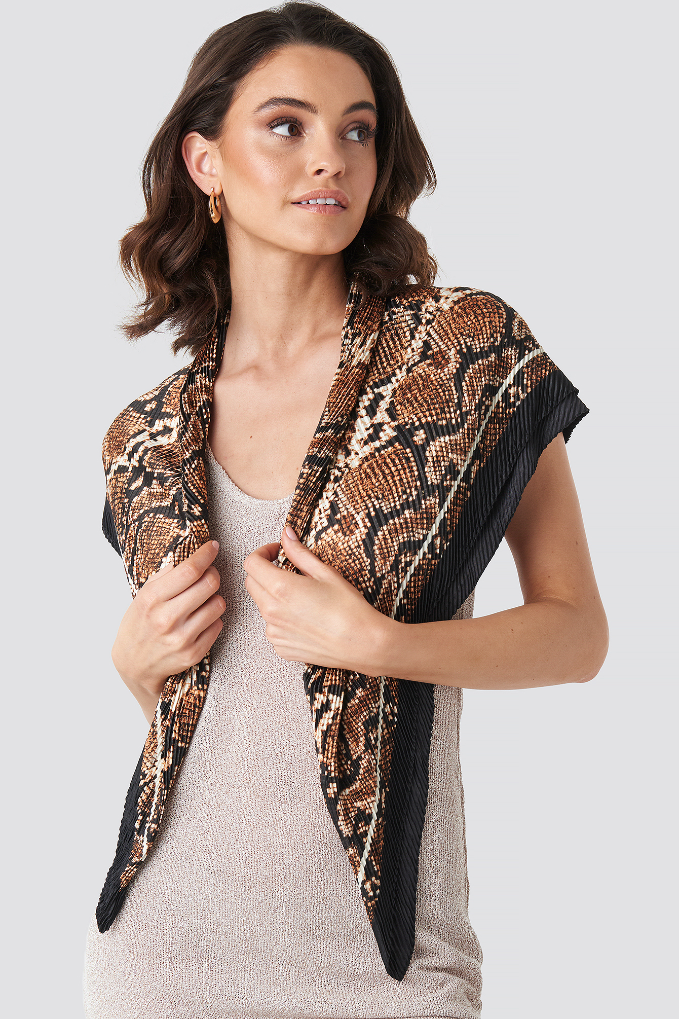 Anguis Neck Scarf Chocolate