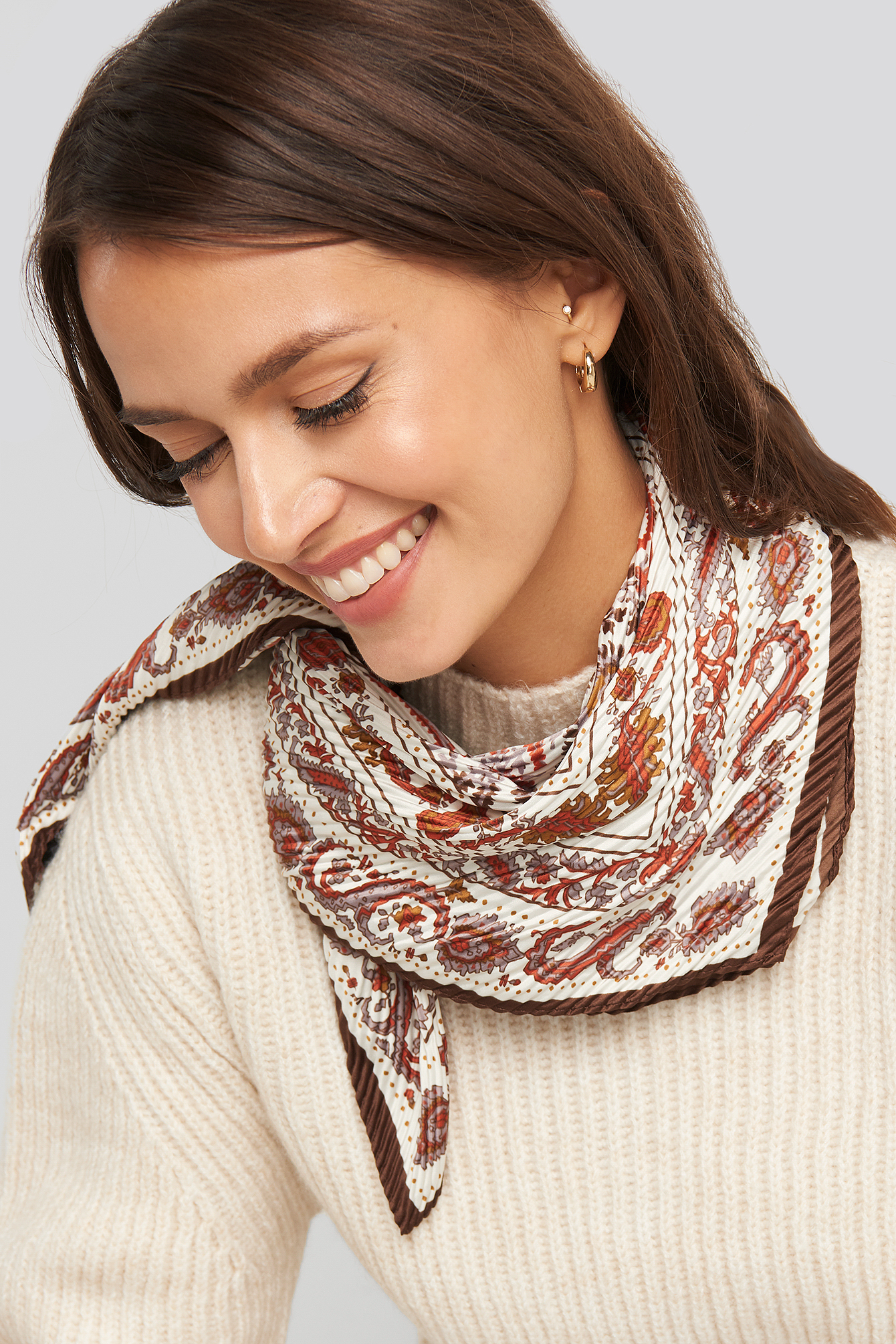 Commited Neck Scarf Brown
