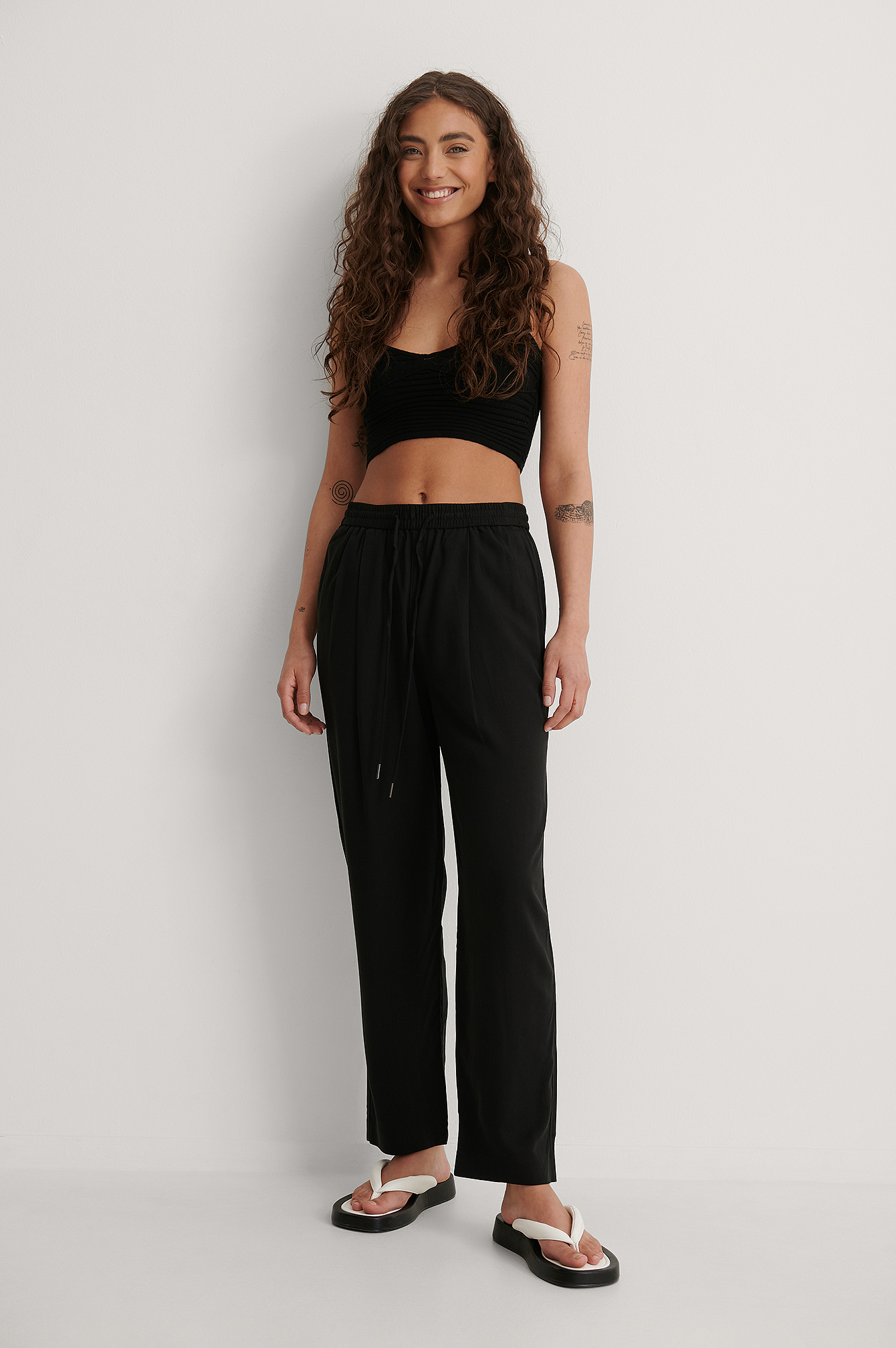 Pantaloni Allentati Con Vita Elastica Legata Nero | na-kd.com
