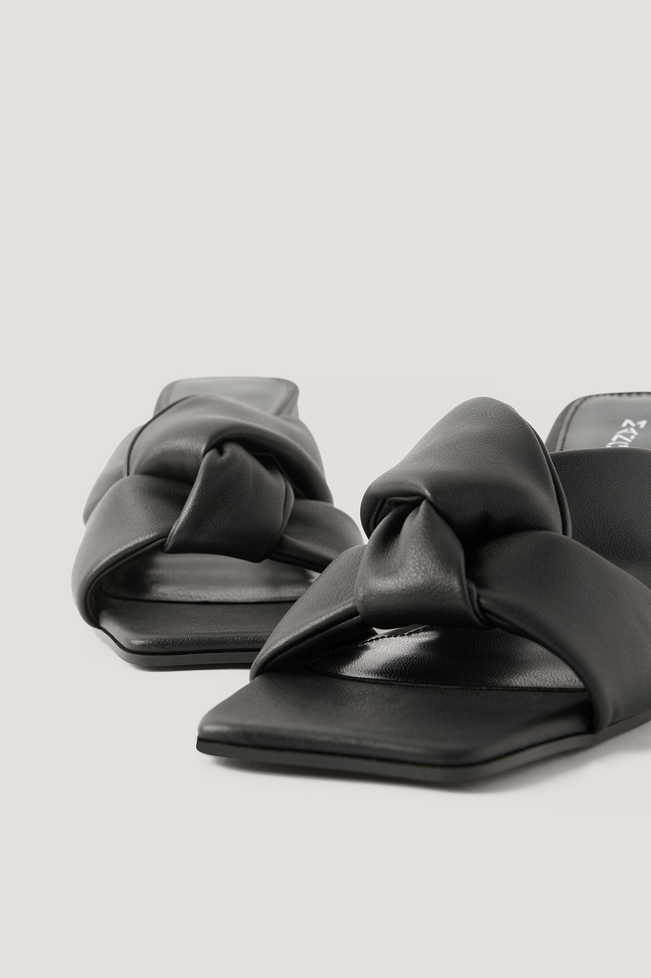 Romeo Sandals Black | na-kd.com