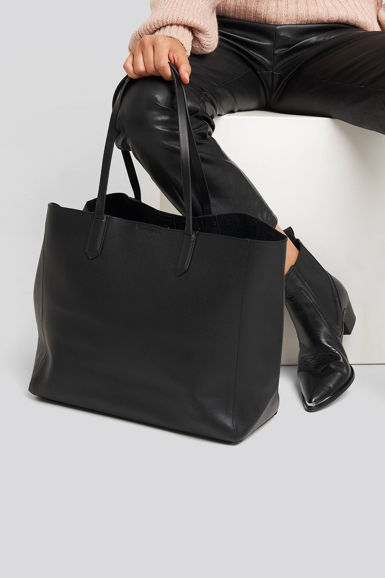 Serra G Bag Black