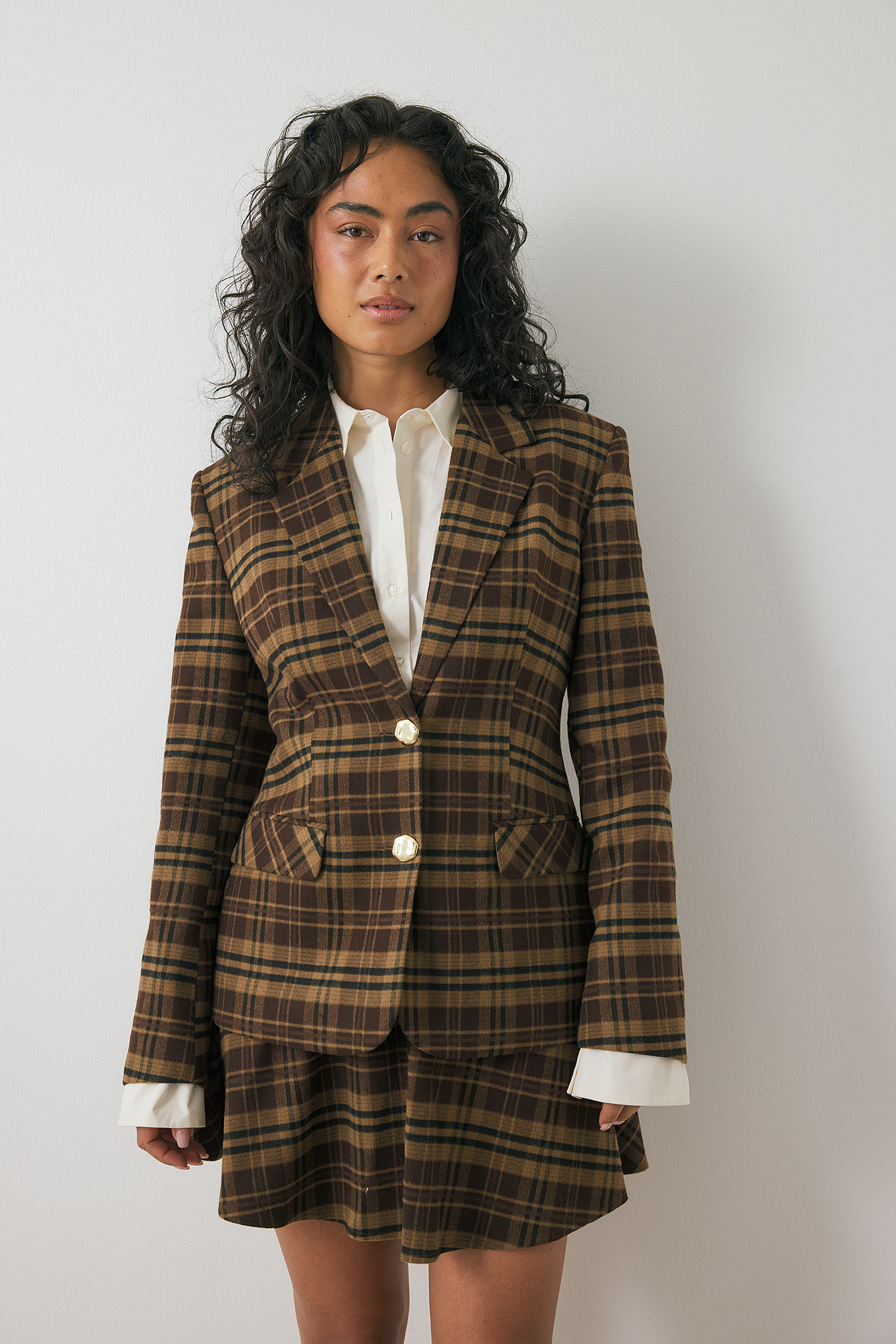 Emmanuelle Koffi x NA-KD Geruite blazer met gemarkeerde taille - Blazers - Bruin/Geruit - EU 32 - NA-KD / NAKD