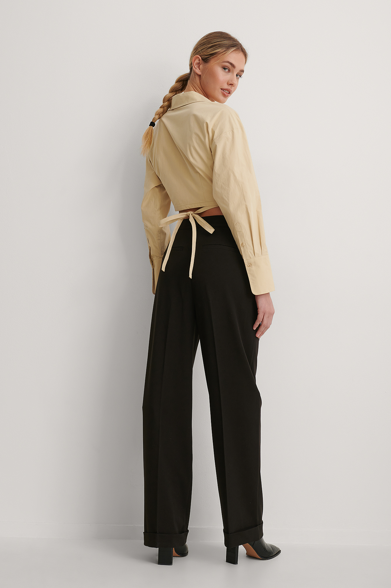 Cropped Tie Waist Shirt Beige | na-kd.com