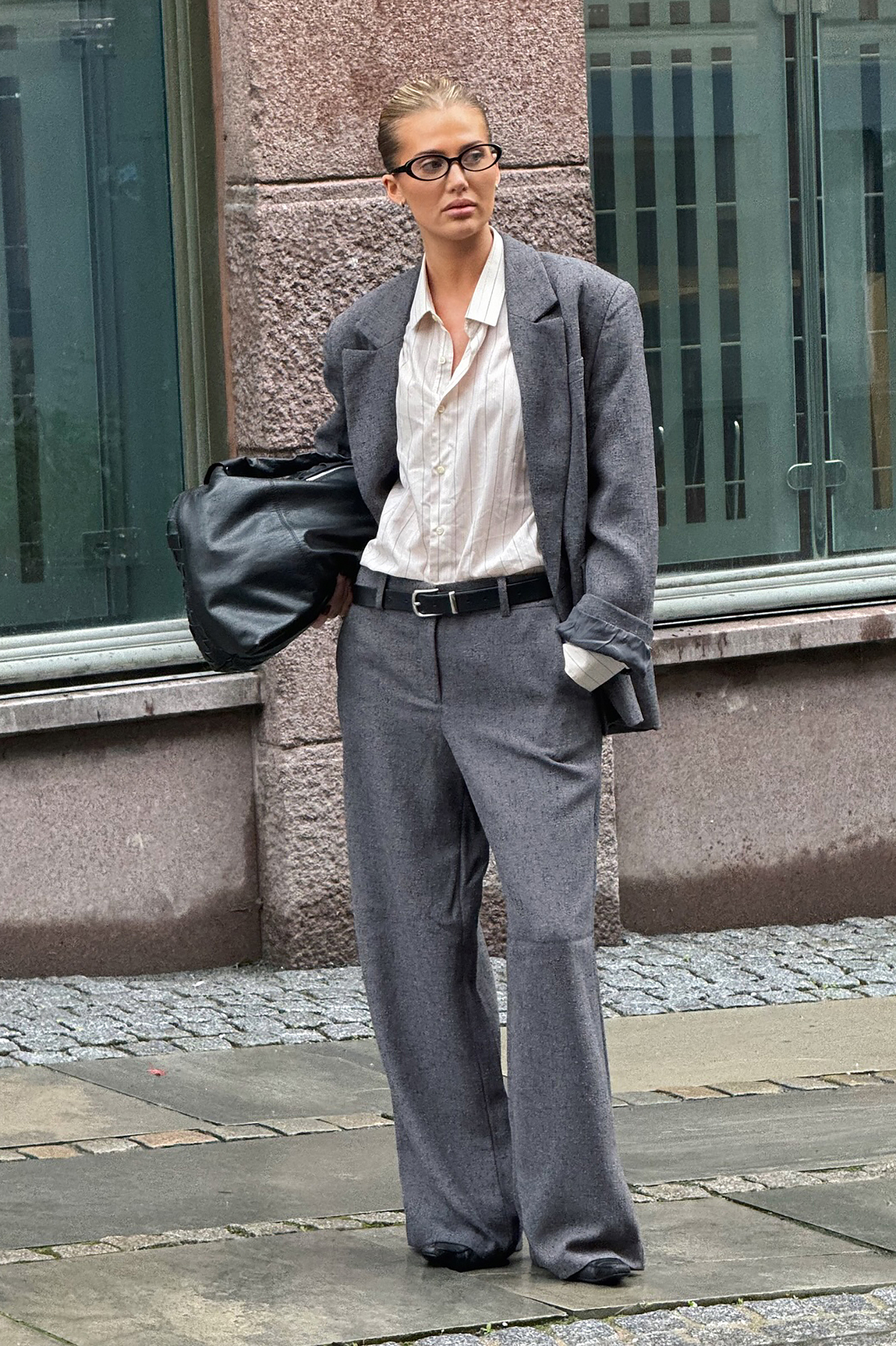 Mid waist wide leg structured pants dark grey — byxor med fickor från NA-KD