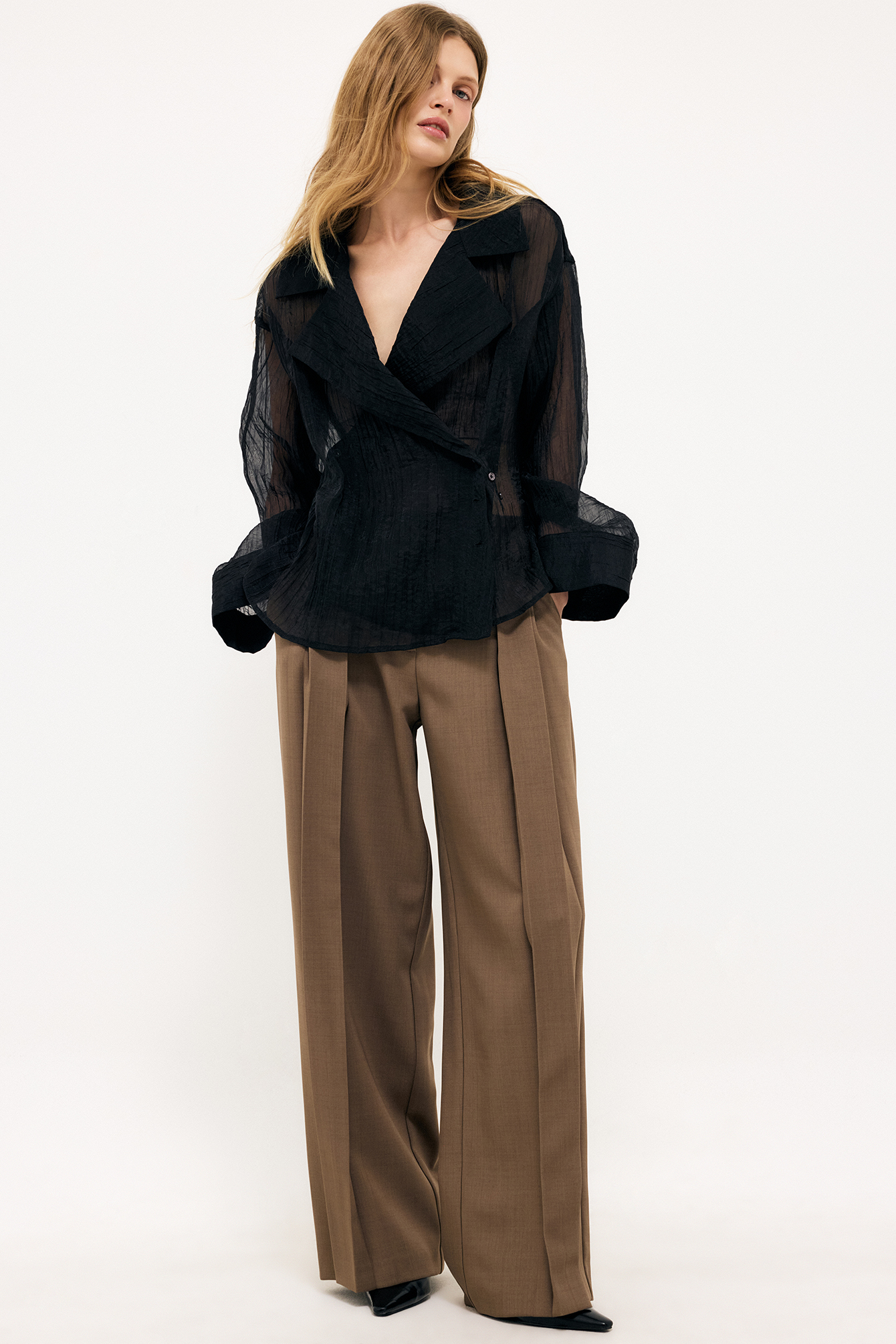Mid waist box pleat pants dark beige — byxor med fickor från NA-KD