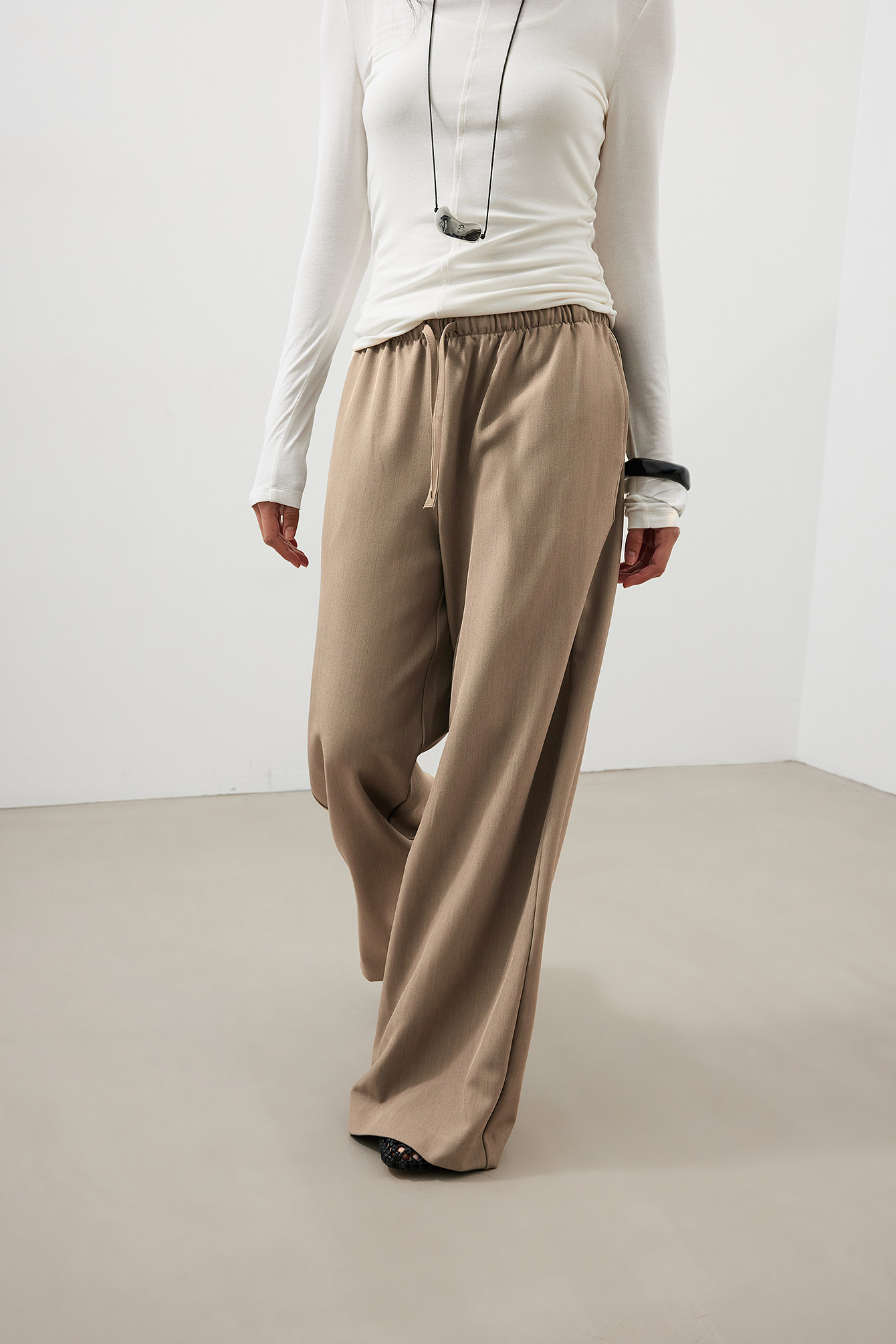Mid Waist Drawstring Pants Beige | NA-KD