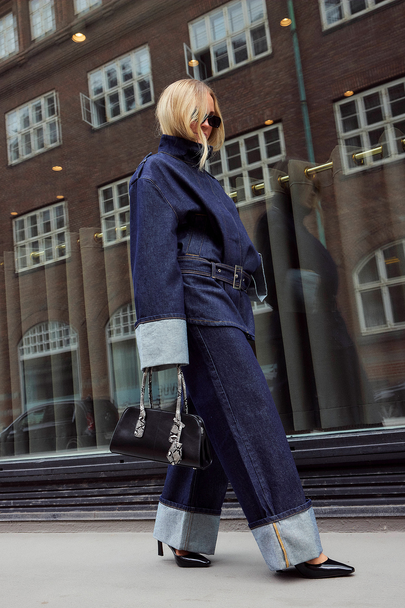 Victoria Quitzau x NA-KD Mid Waist Fold up Detail Denim - Mid Waisted Jeans - Blue - EU 40 - NA-KD / NAKD
