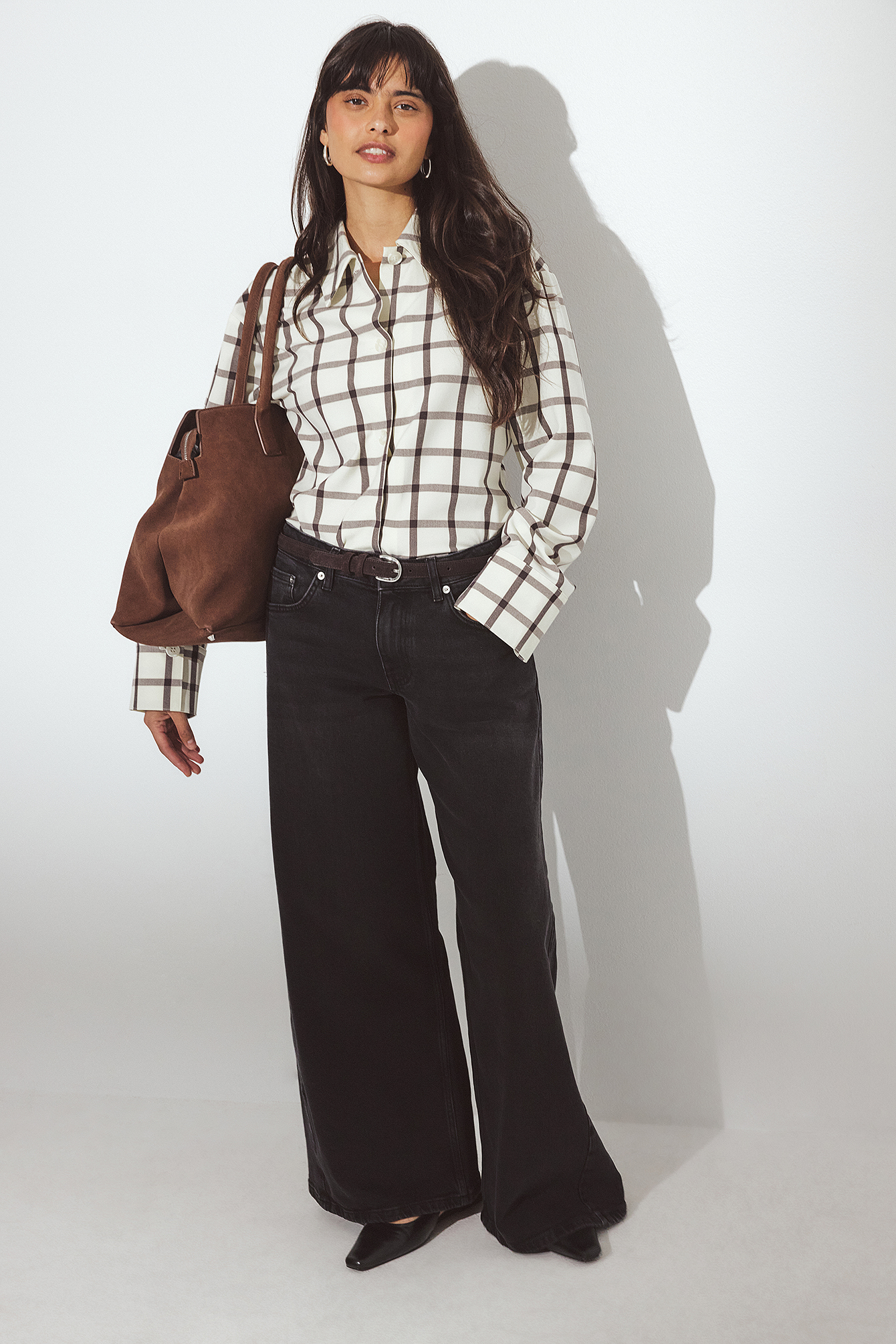 Jeans mit mittlerer Taille und Einsätzen - Mid Waist Jeans - Grau - EU 32 - NA-KD / NAKD