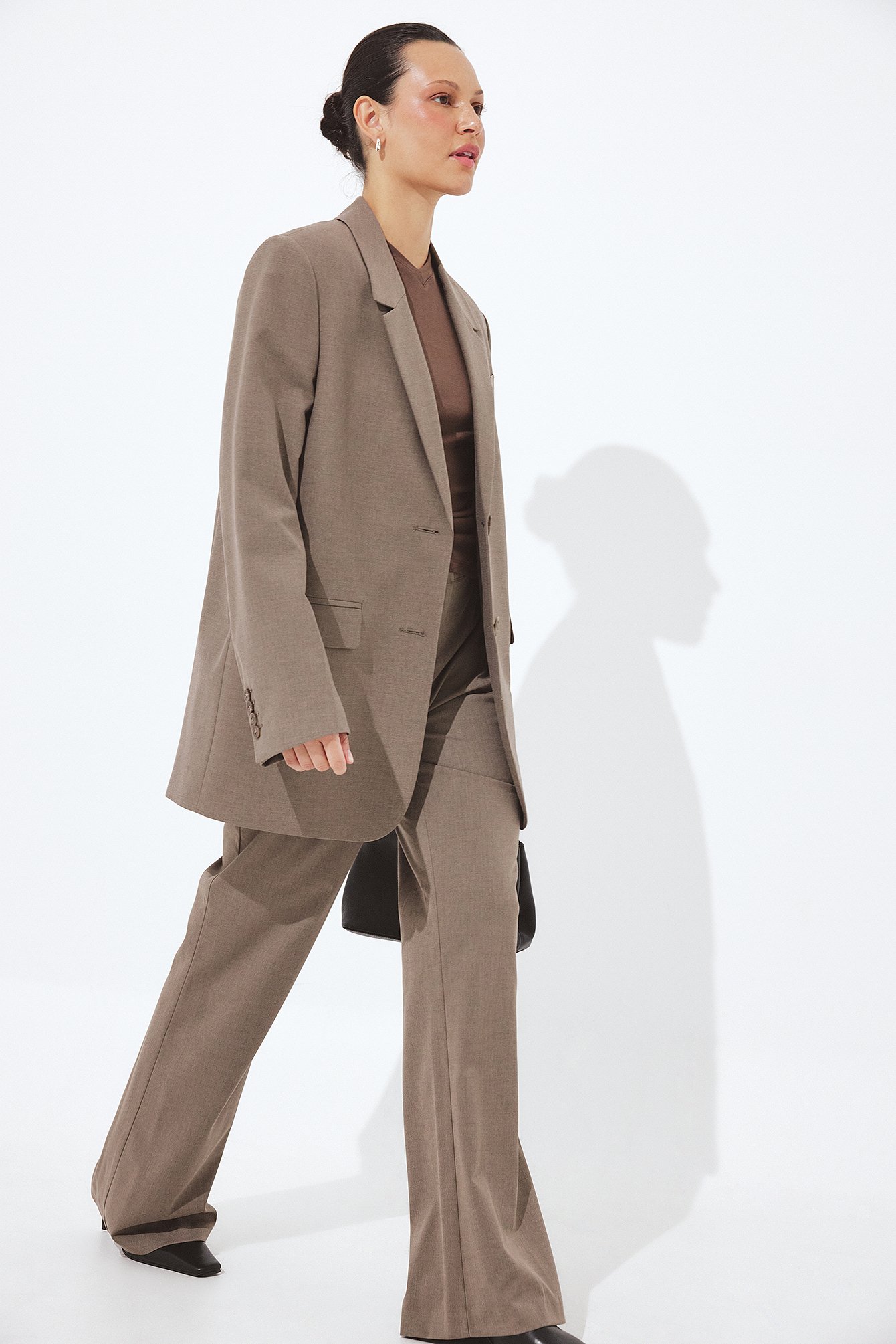 NA-KD Utsvängda byxor med mellanhög midja - Raka byxor - Brun - EU 40 - NA-KD / NAKD