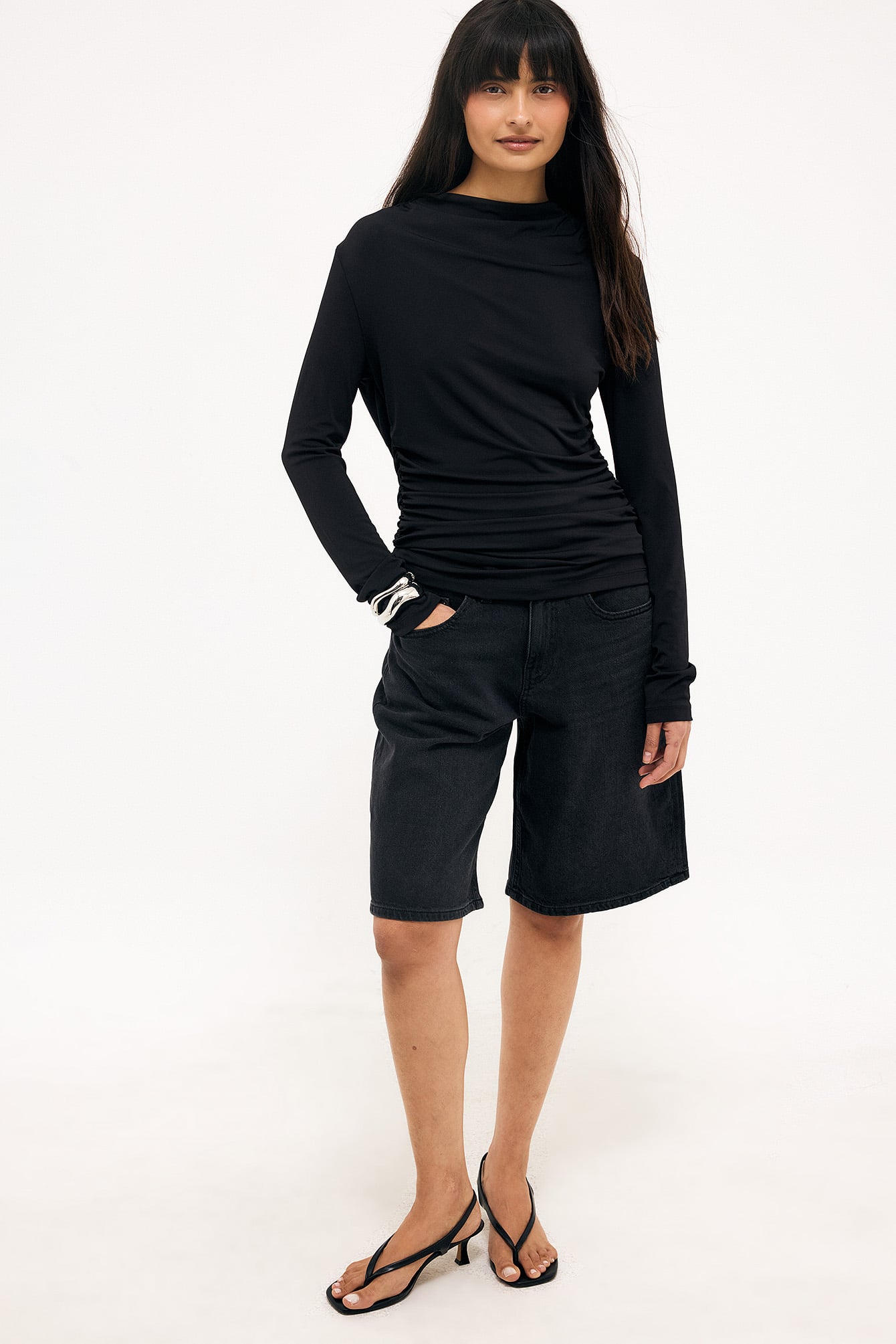 Vaqueros cortos anchos de talle medio - Shorts vaqueros - Black - EU 32 - NA-KD / NAKD