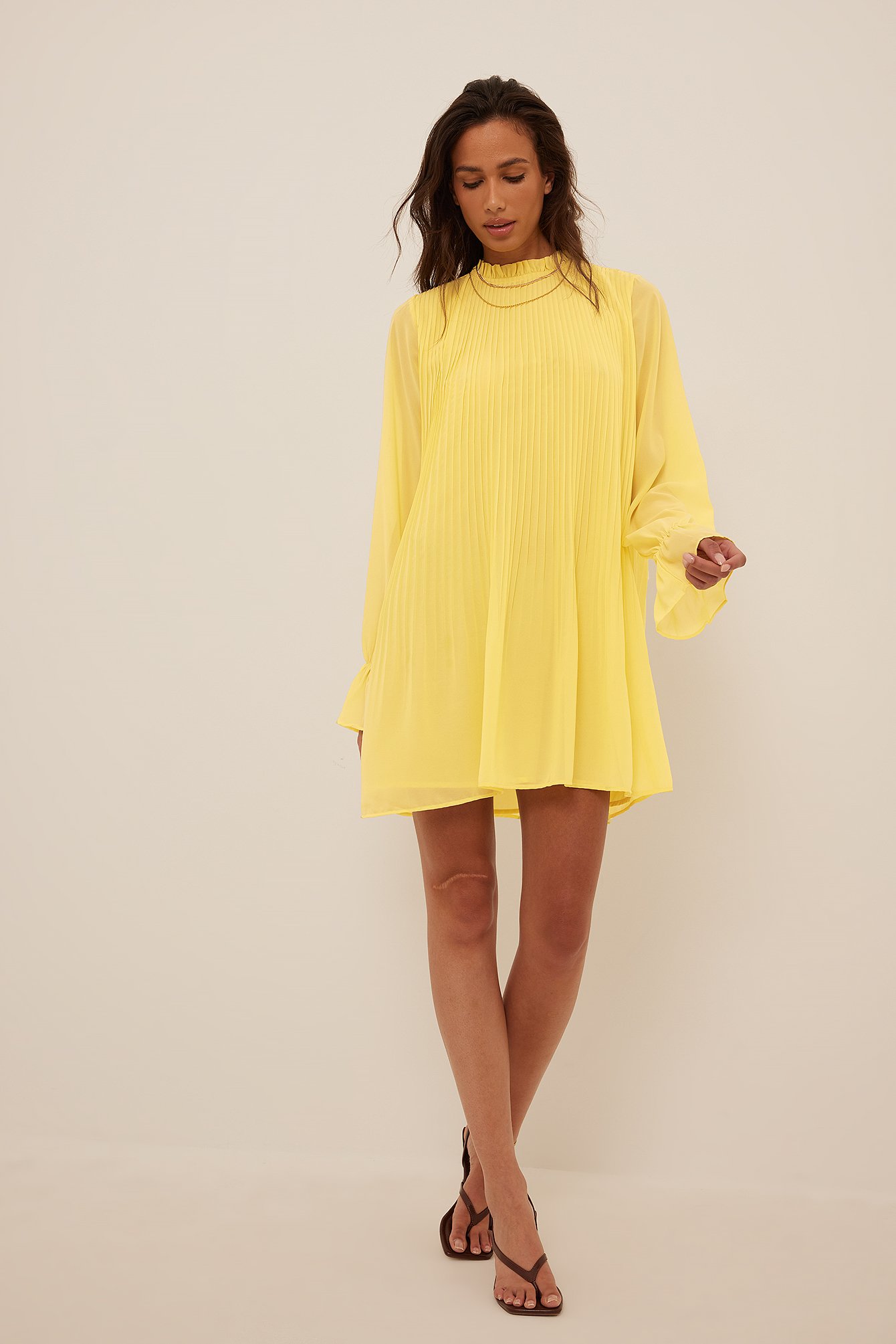 Yellow Vestido mini plisado