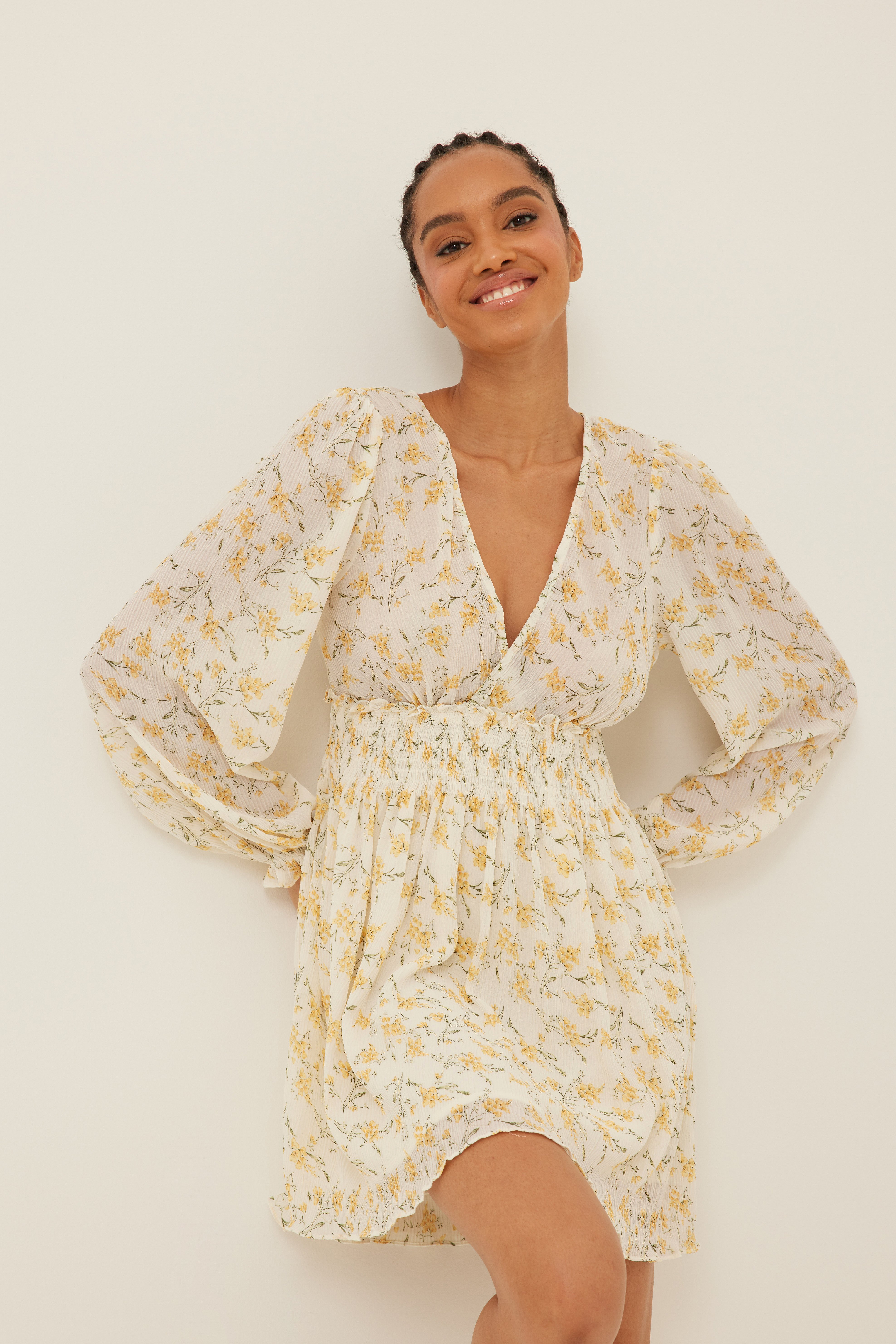 Yellow Flower Gestructureerde smokdetail jurk