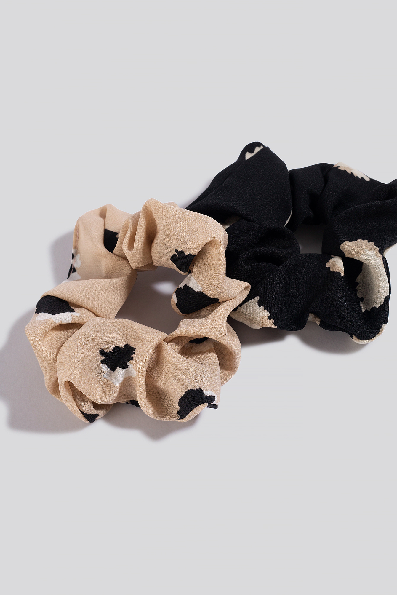 2-Pack Abstract Dots Scrunchies Nude/Black