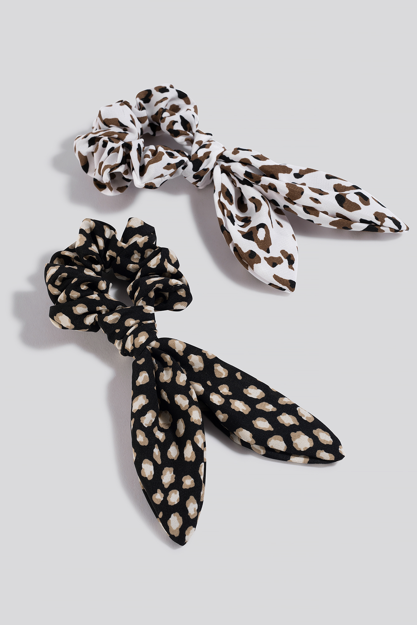 2-Pack Leo Rabbit Ear Scrunchies White/Black