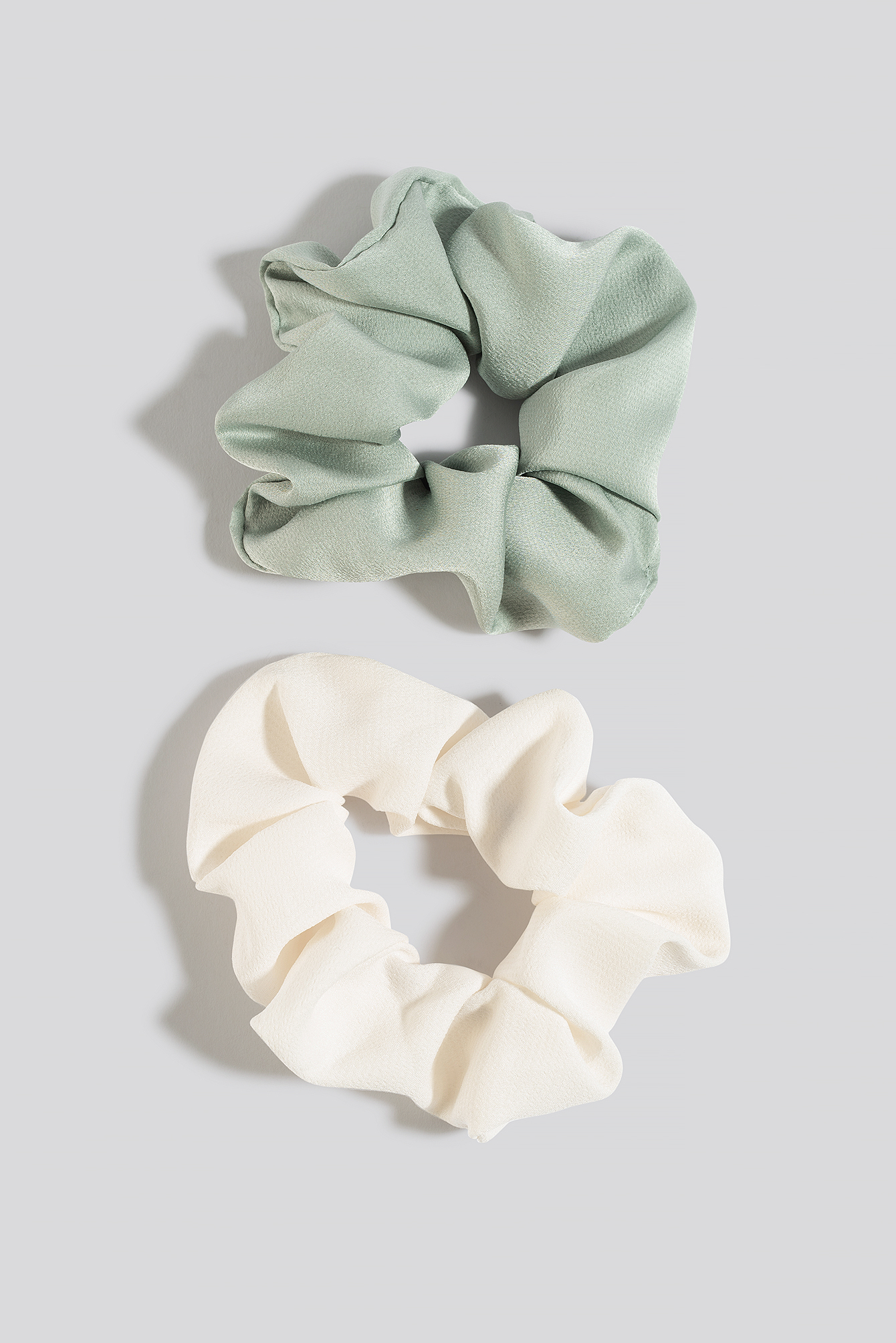2-Pack Shiny Scrunchies White/Blue