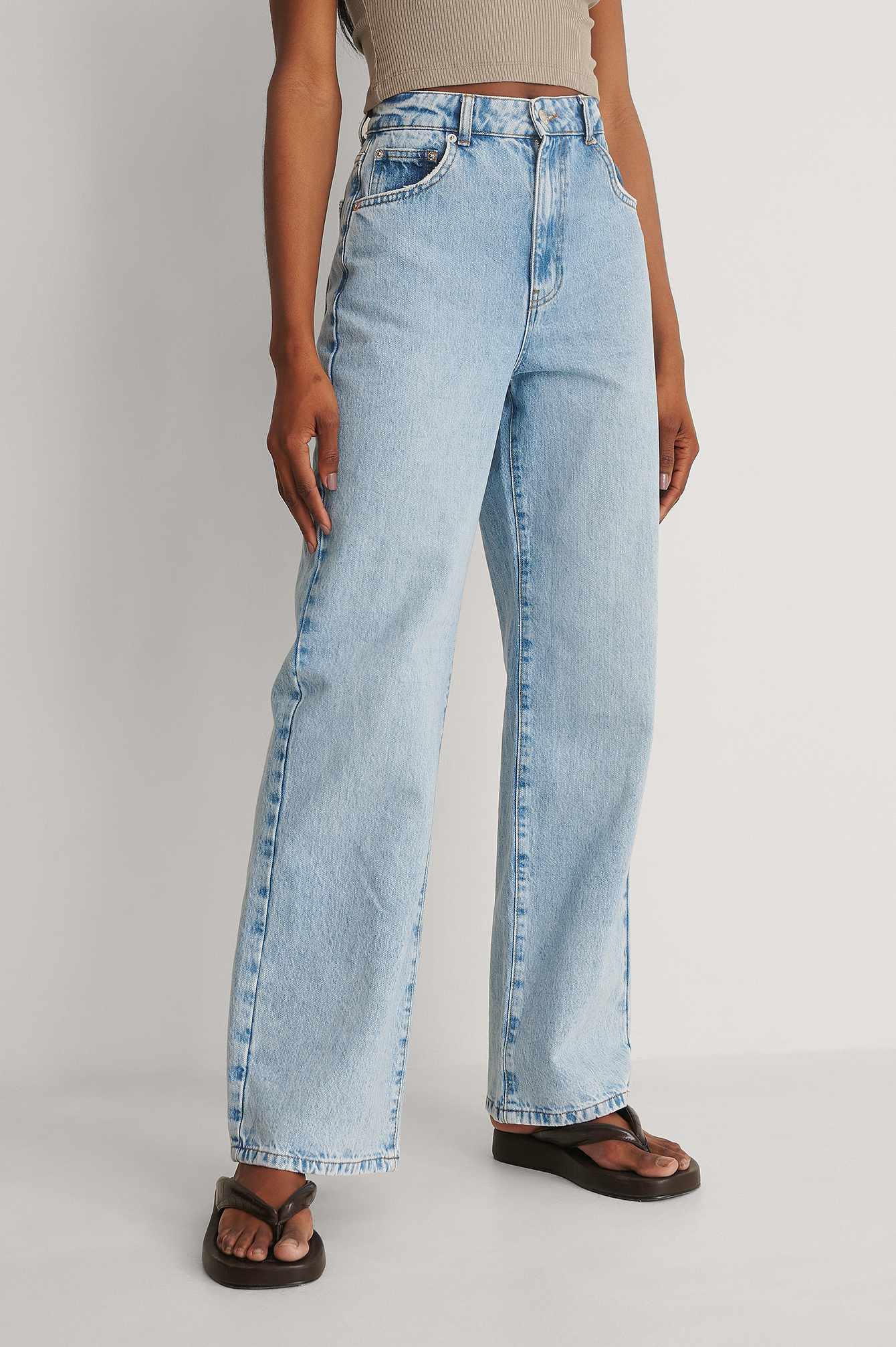 Back Cut Wide Leg High Waisted Jeans 
