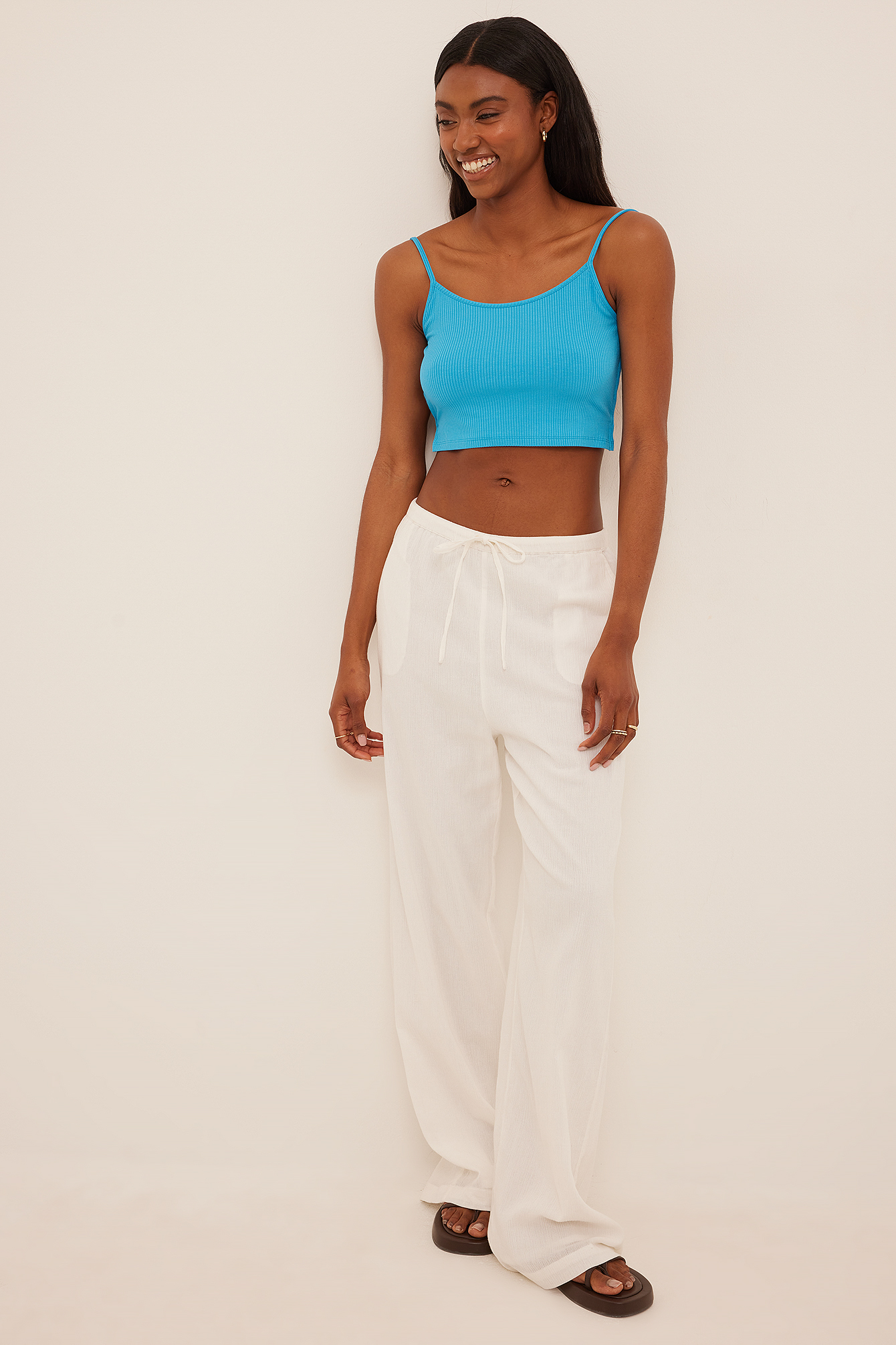 Camiseta corta de canalé con tirantes en la espalda Azul | na-kd.com