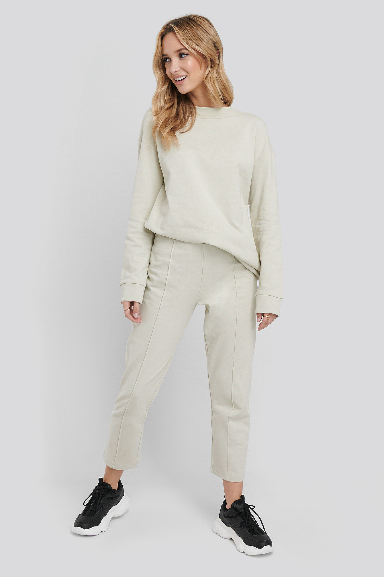 Basic Cropped Joggers Offwhite