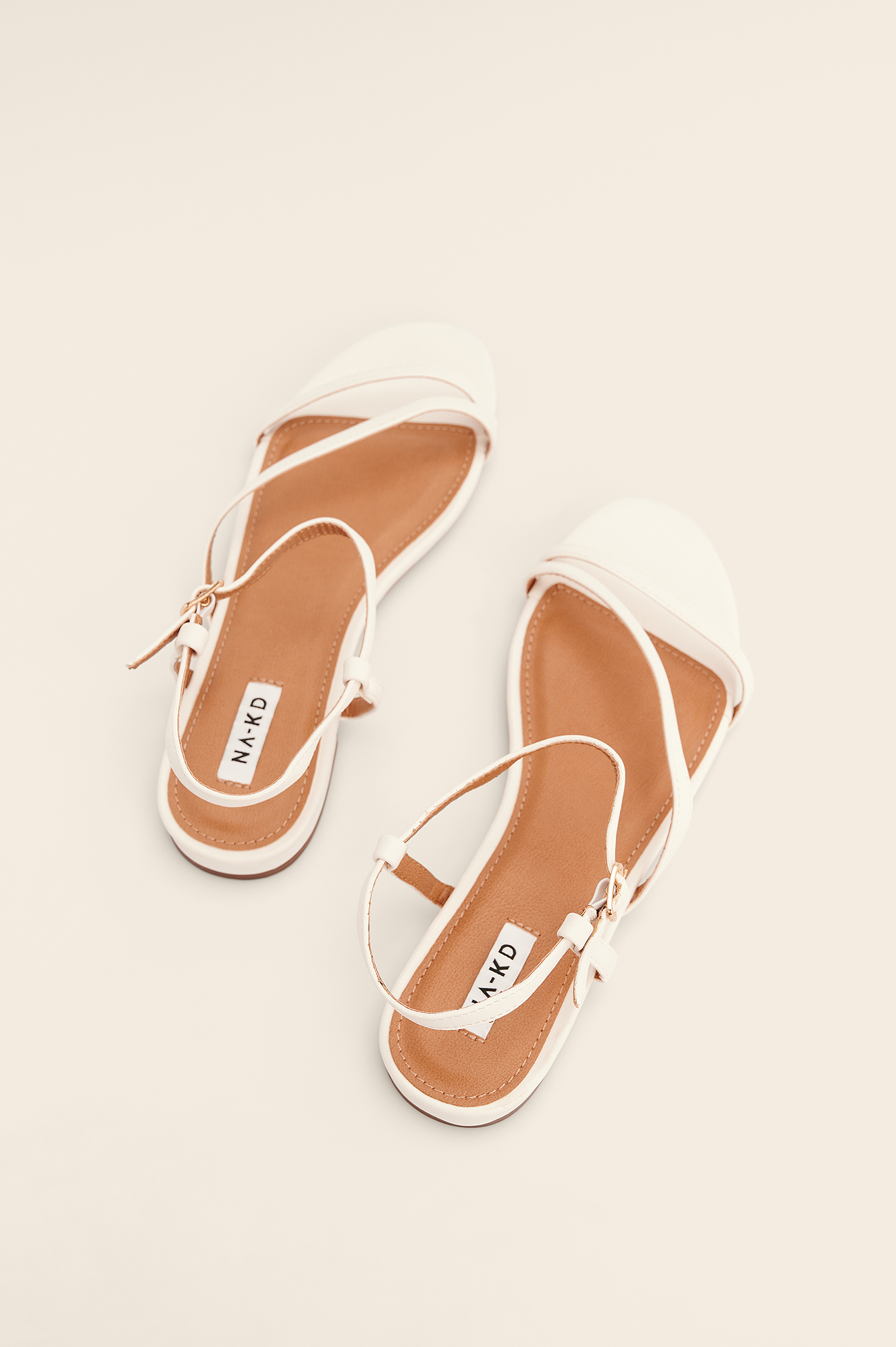 Basic Platte Sandalen Gebroken wit | NA-KD