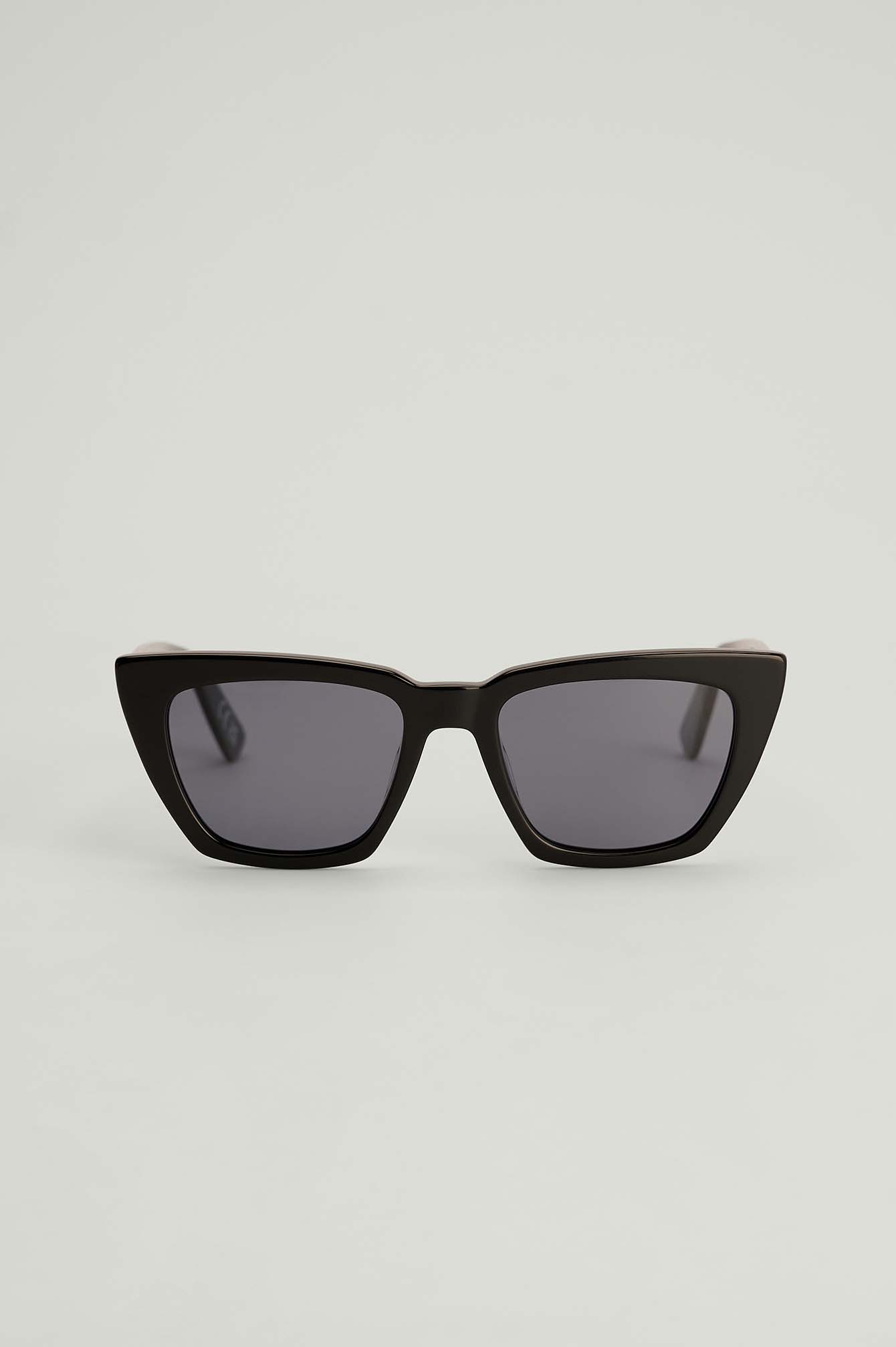 Accessoires Zonnebrillen Hoekige zonnebrillen Lunettes Hoekige zonnebril zwart-wit prints met een thema casual uitstraling 
