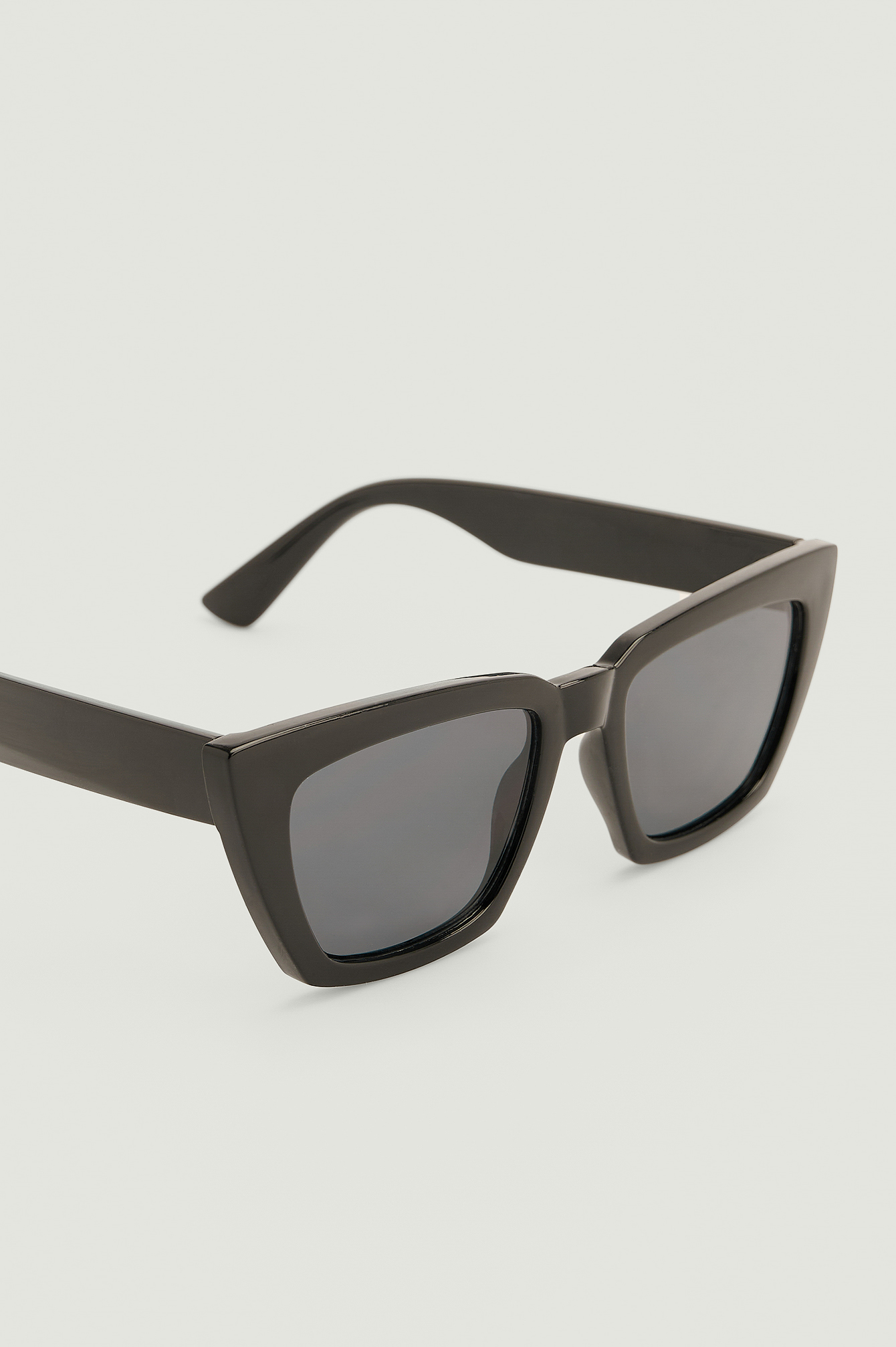 grammatik lol kranium Kvadratiske solbriller i genanvendt materiale Sort | NA-KD