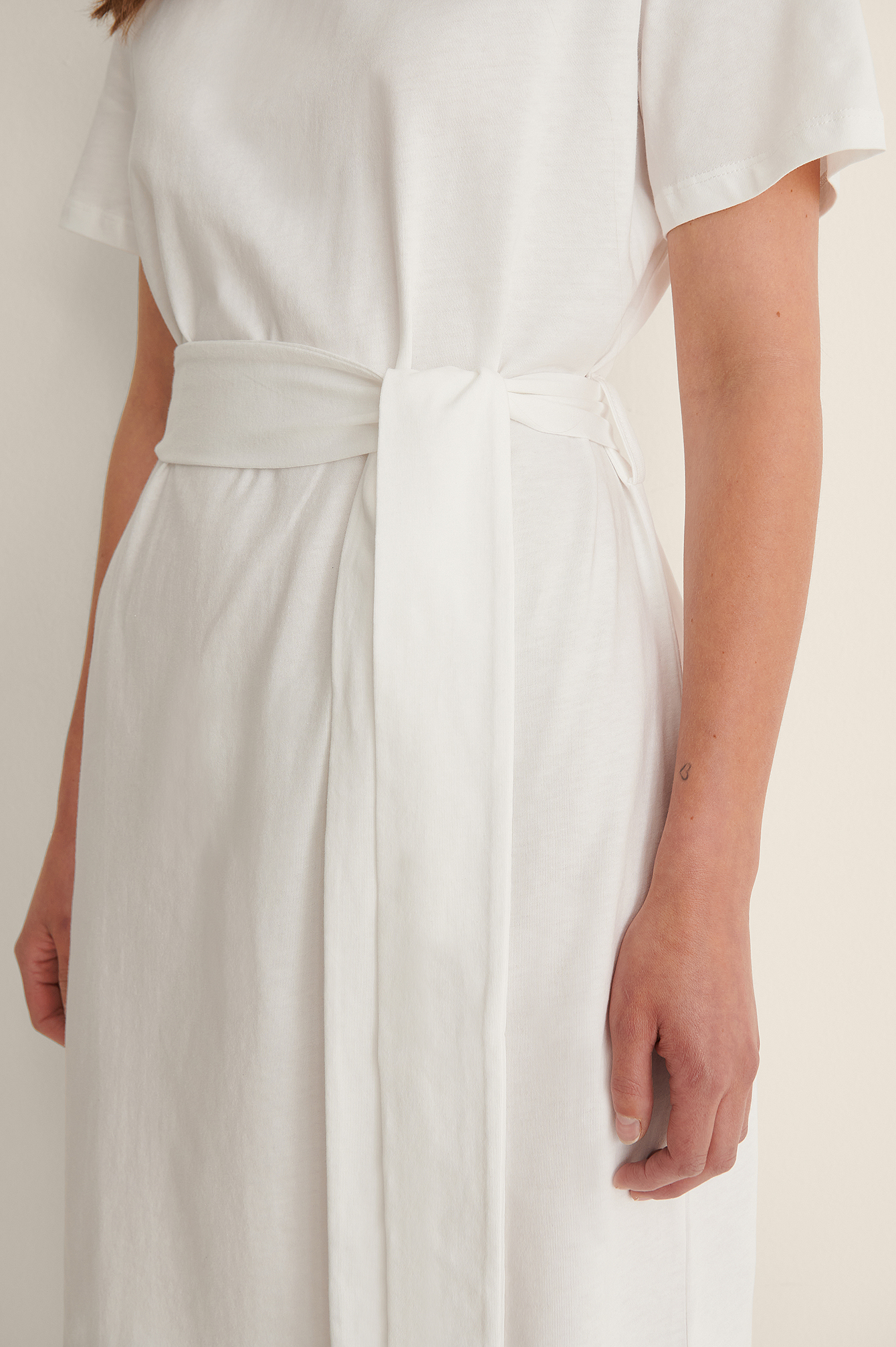 Belt Detail T-shirt Dress Offwhite | na 