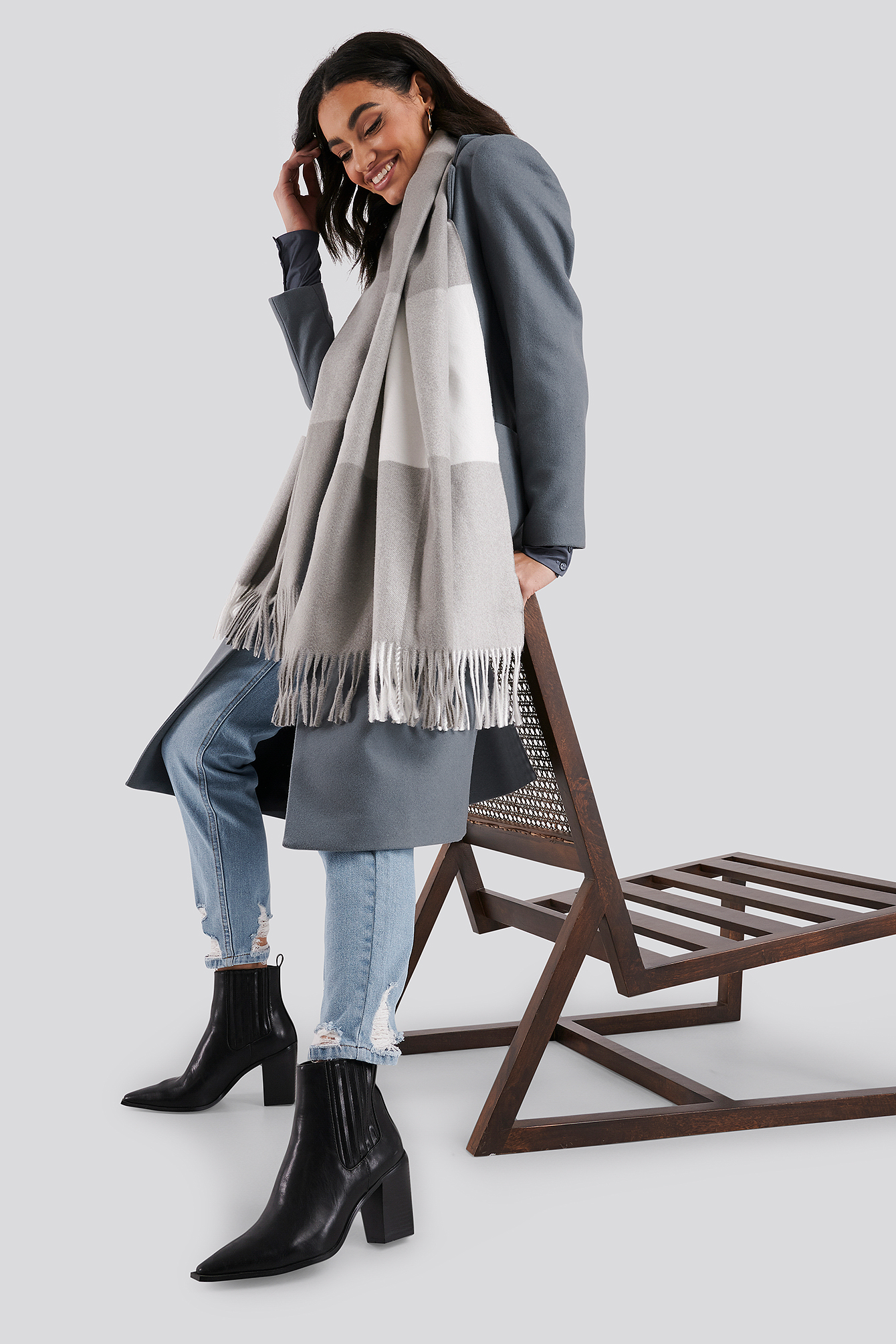 Big Checkered Soft Scarf Grey/White