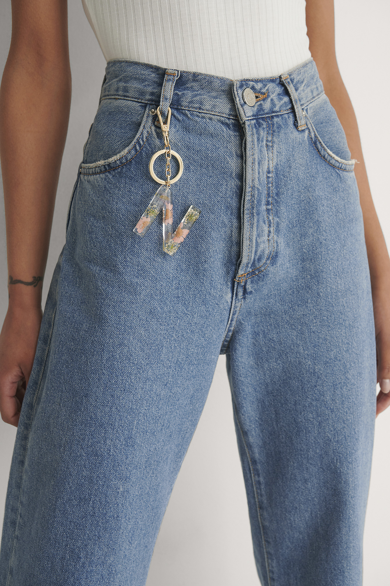 Blossom Letter Key Chain Gold | na-kd.com