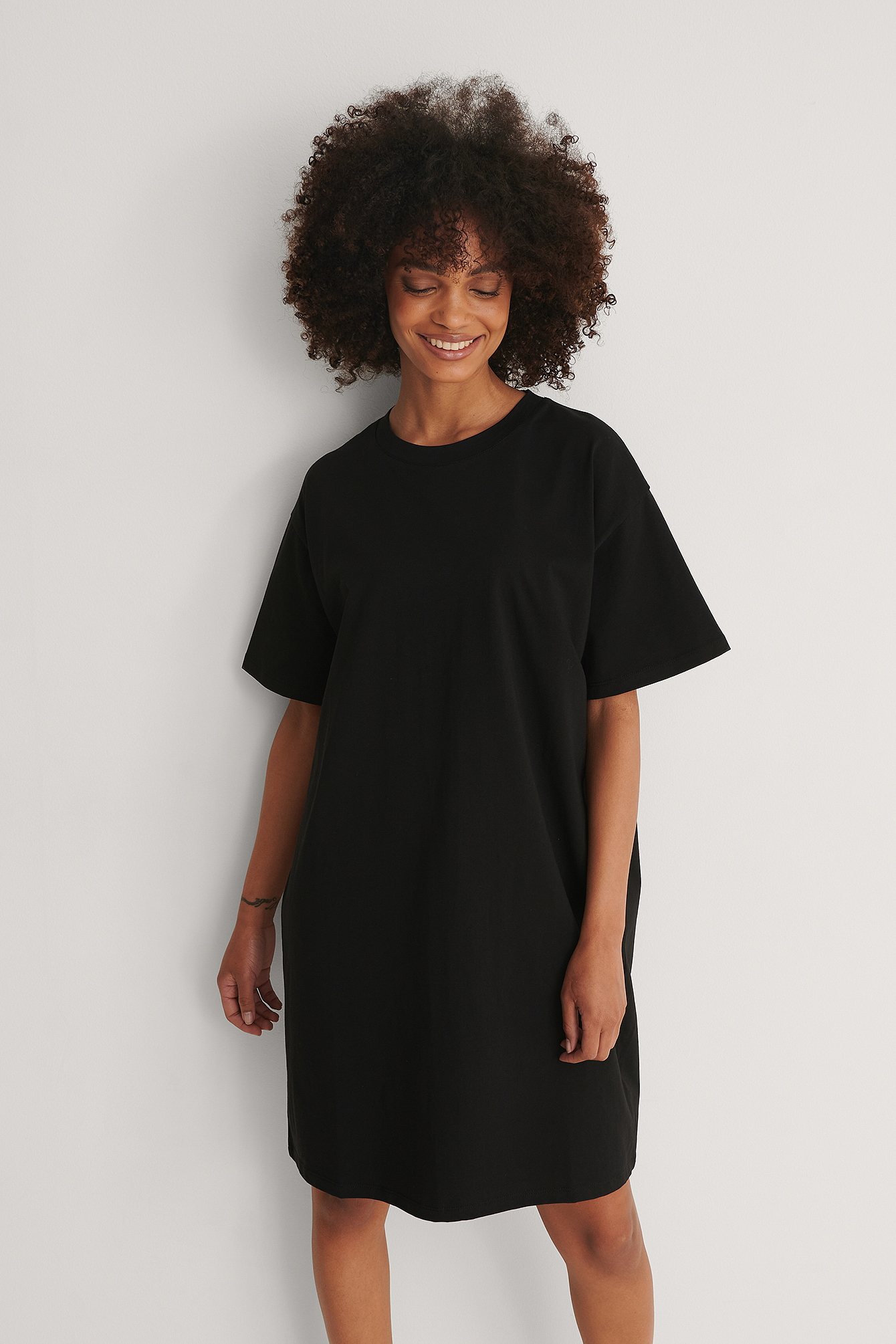 Mode Jurken T-shirt jurken Edited T-shirt jurk zwart casual uitstraling 