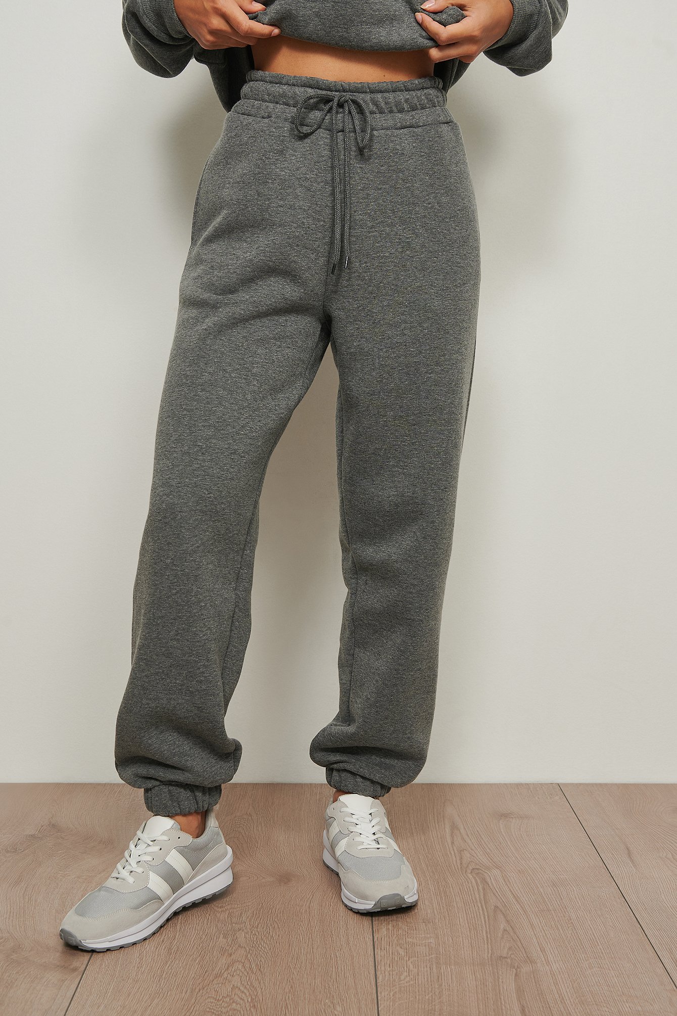 Dark Grey Melange Sweatpants med borstad yta och dragsko