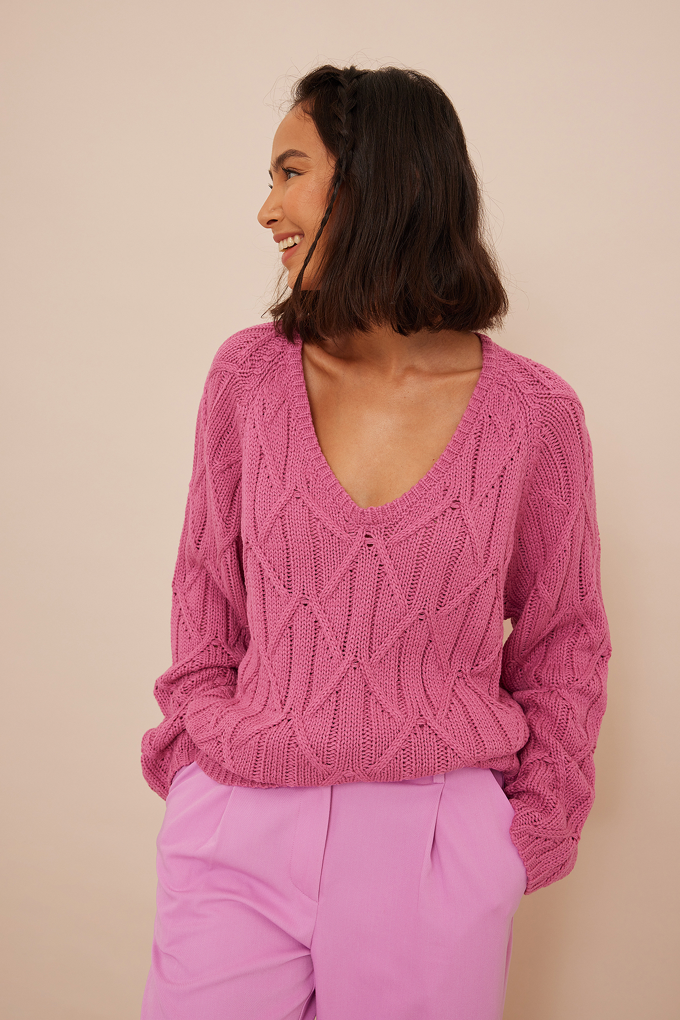 Amaka & Fia Hamelijnck x NA-KD Cable Knit V-neck Sweater - Pink