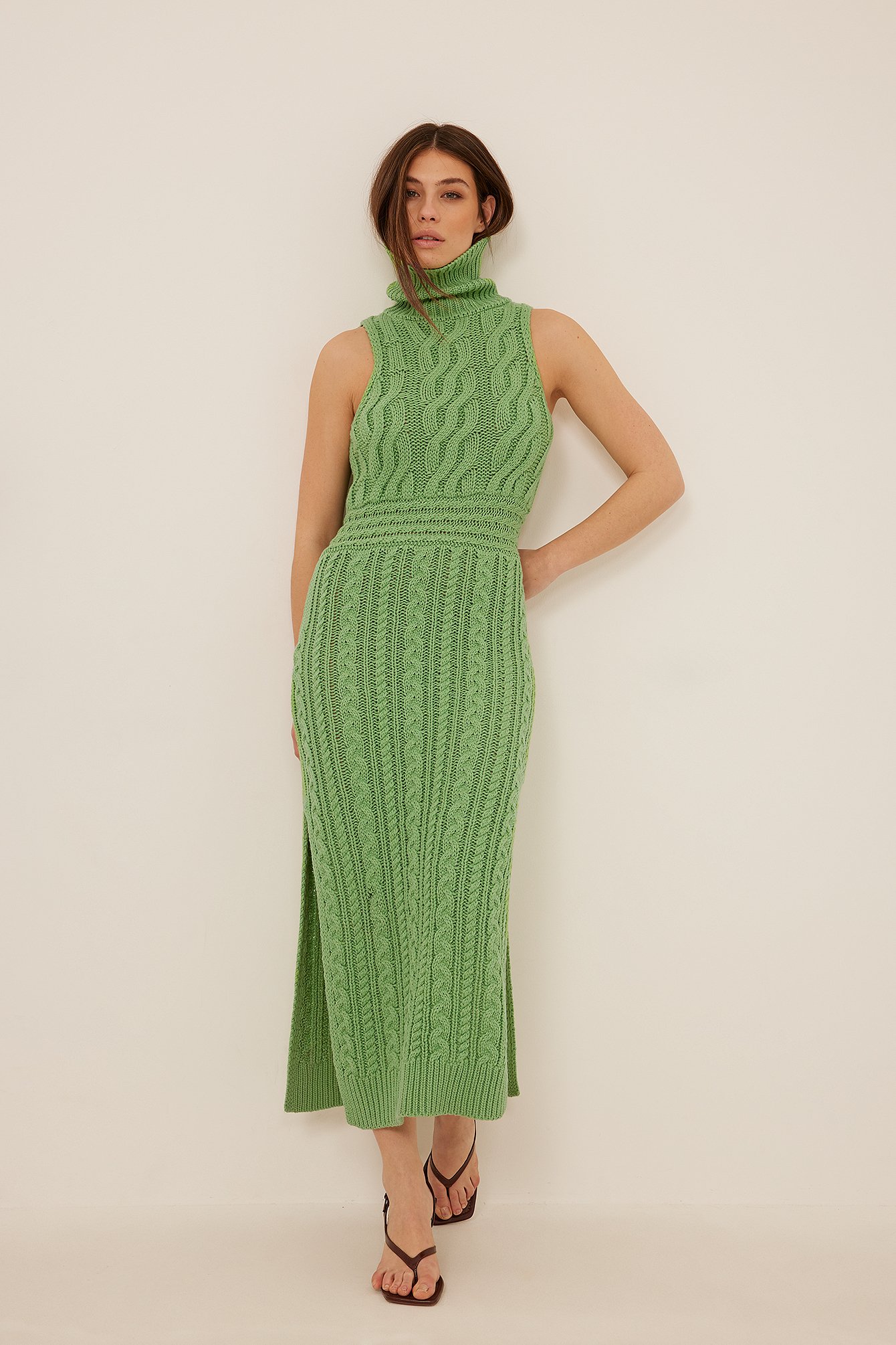 lang kabelstrikket kjole med høj hals Grøn | NA-KD