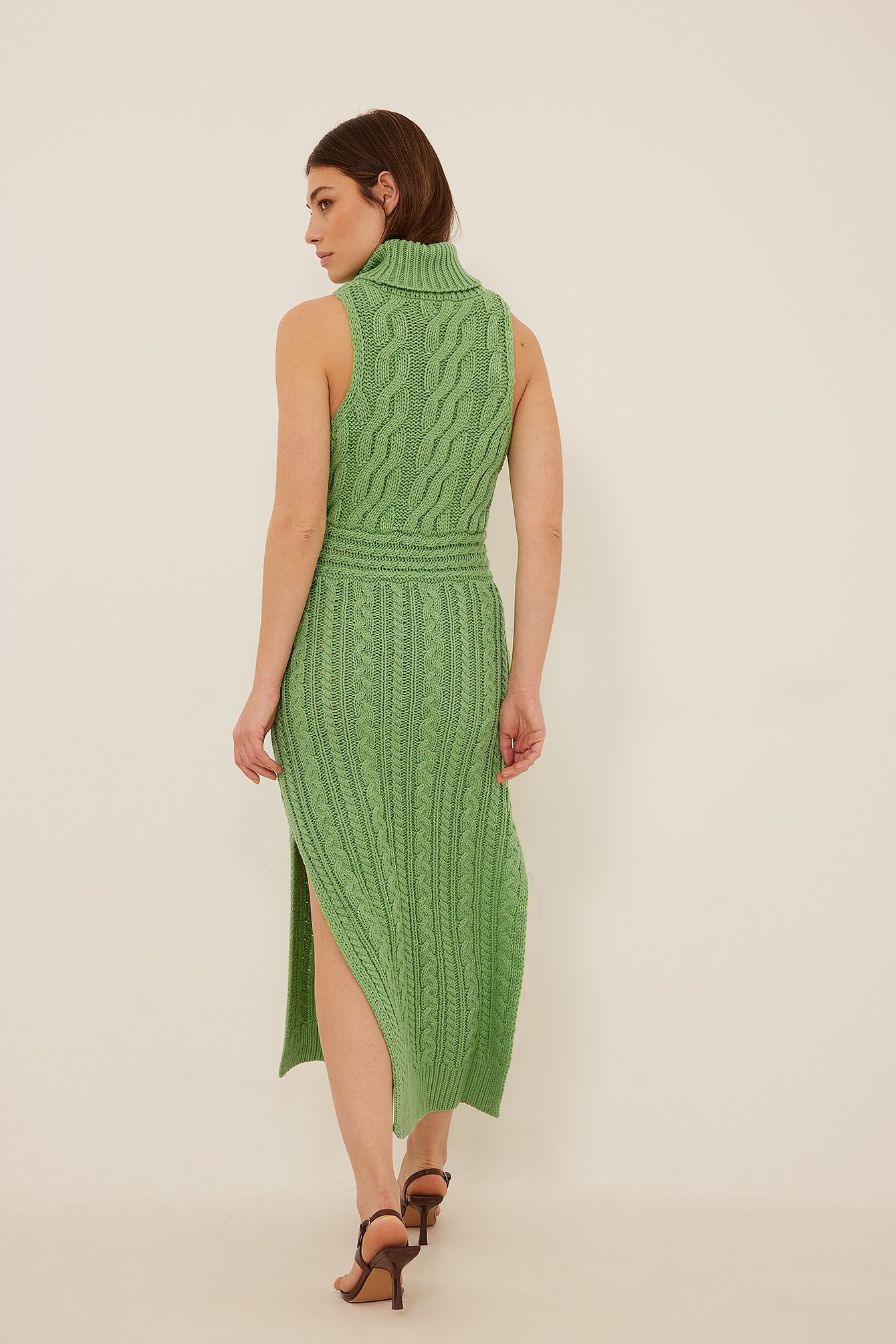 lang kabelstrikket kjole med høj hals Grøn | NA-KD