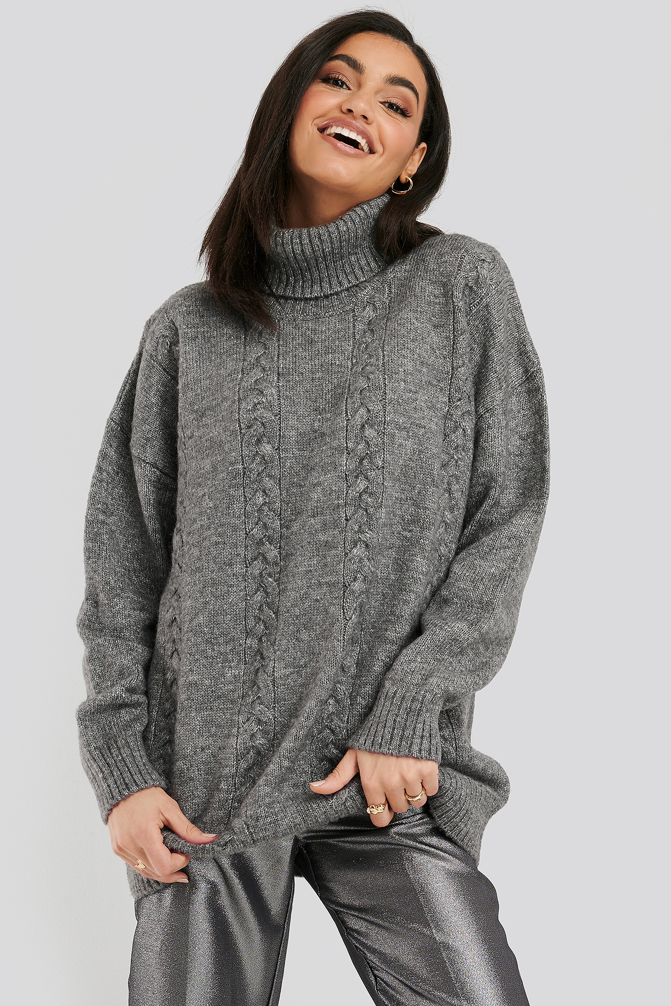 Cable Knitted Long Sweater Black
